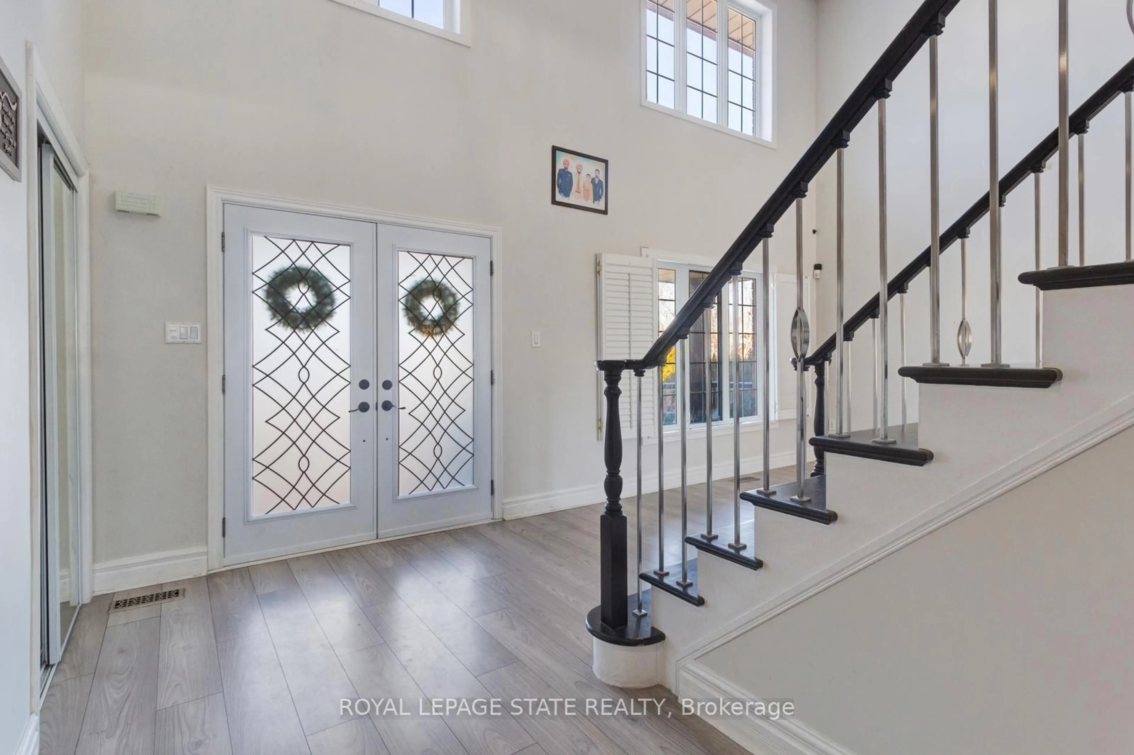 Indoor entryway for 86 Margaret Ave, Hamilton Ontario L8G 3G5