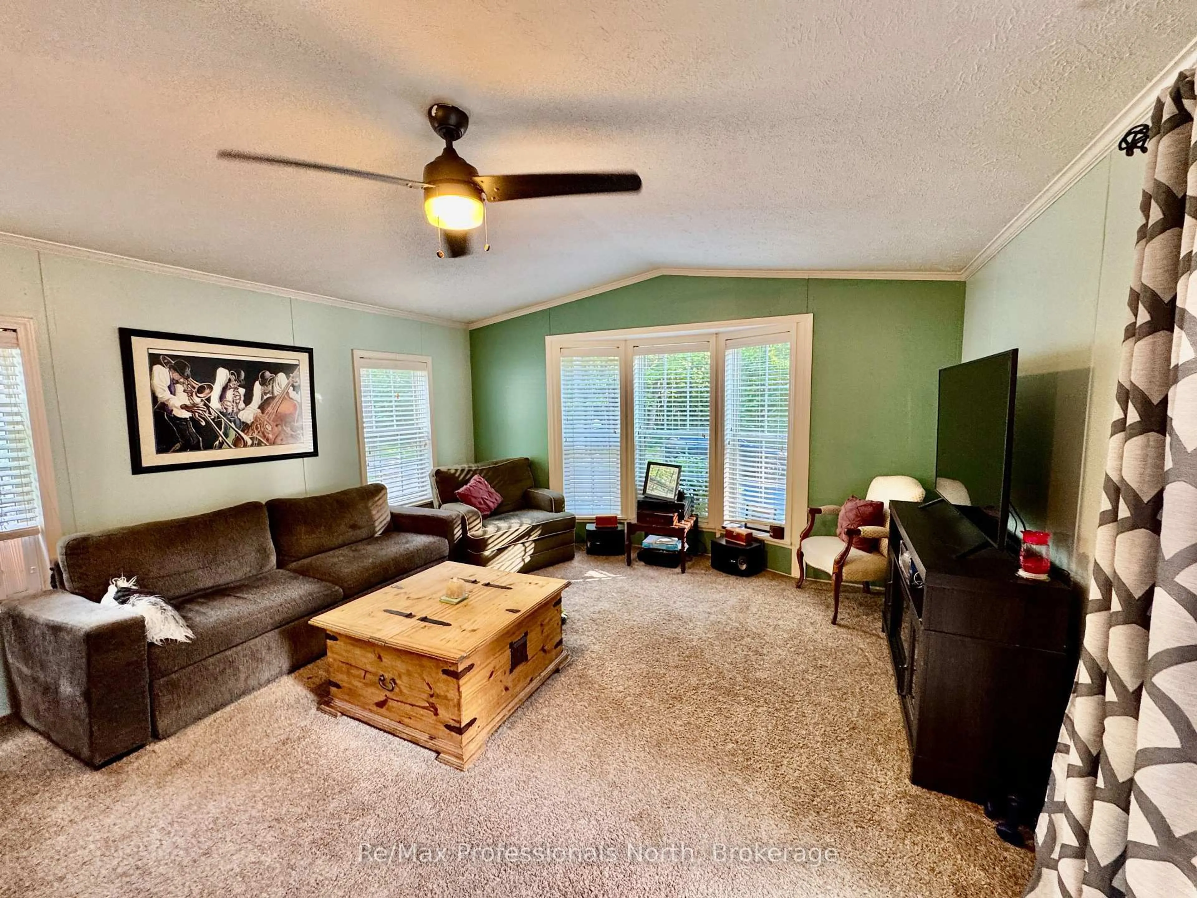 Living room with furniture, unknown for 1007 RACOON Rd #15, Gravenhurst Ontario P1P 1R1