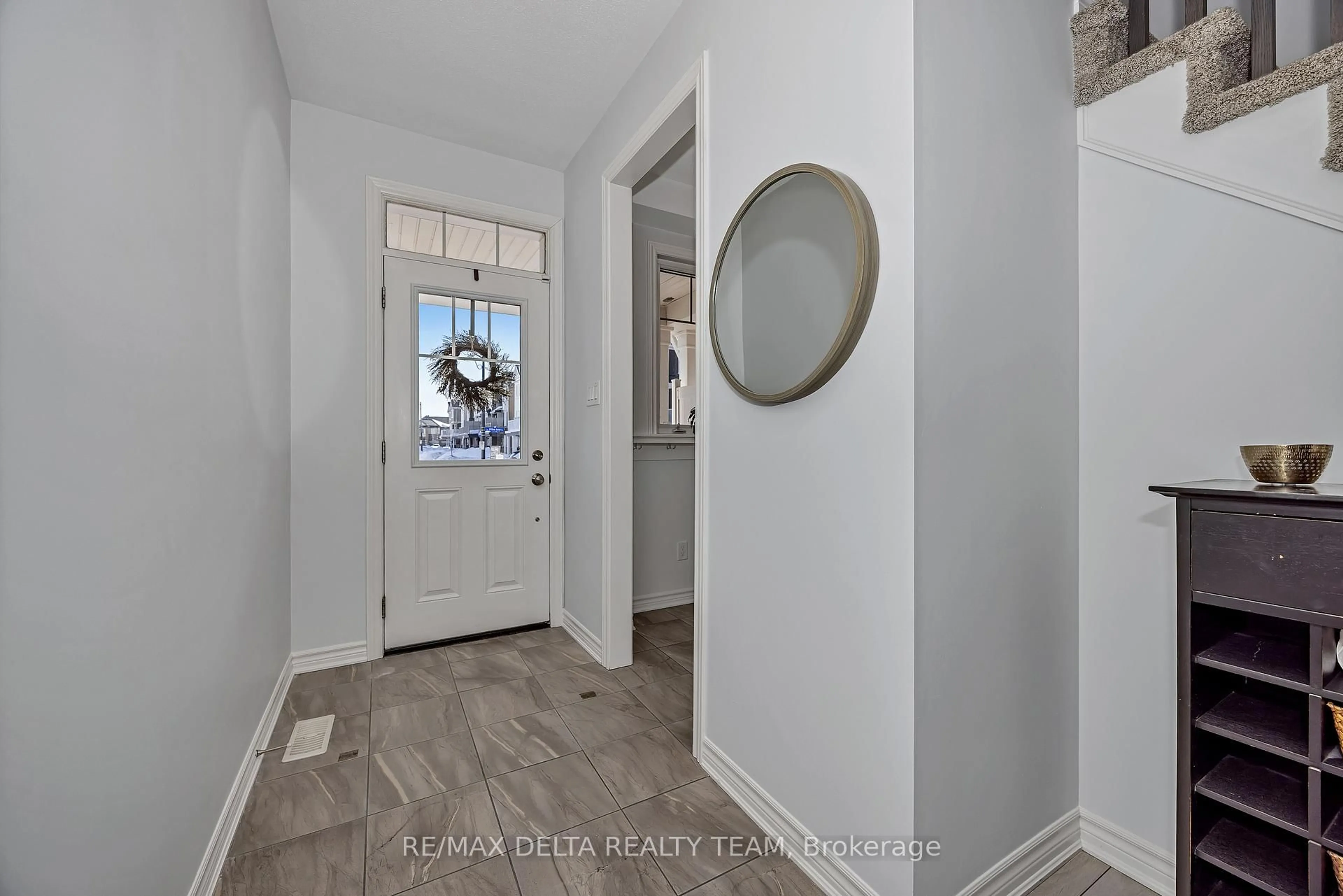 Indoor entryway for 255 Willow Aster Circ, Ottawa Ontario K4A 1C7