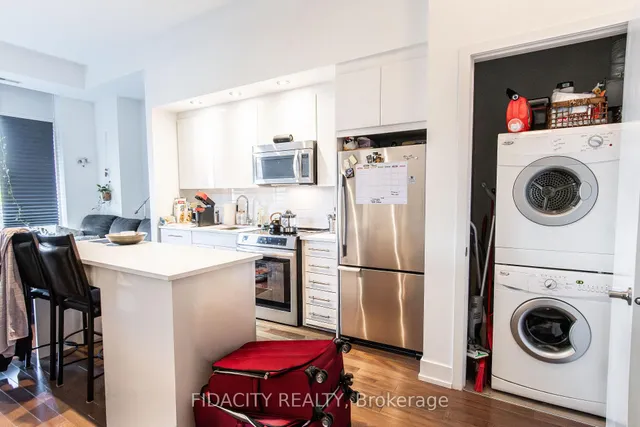 360 PATRICIA St #102, Ottawa 4