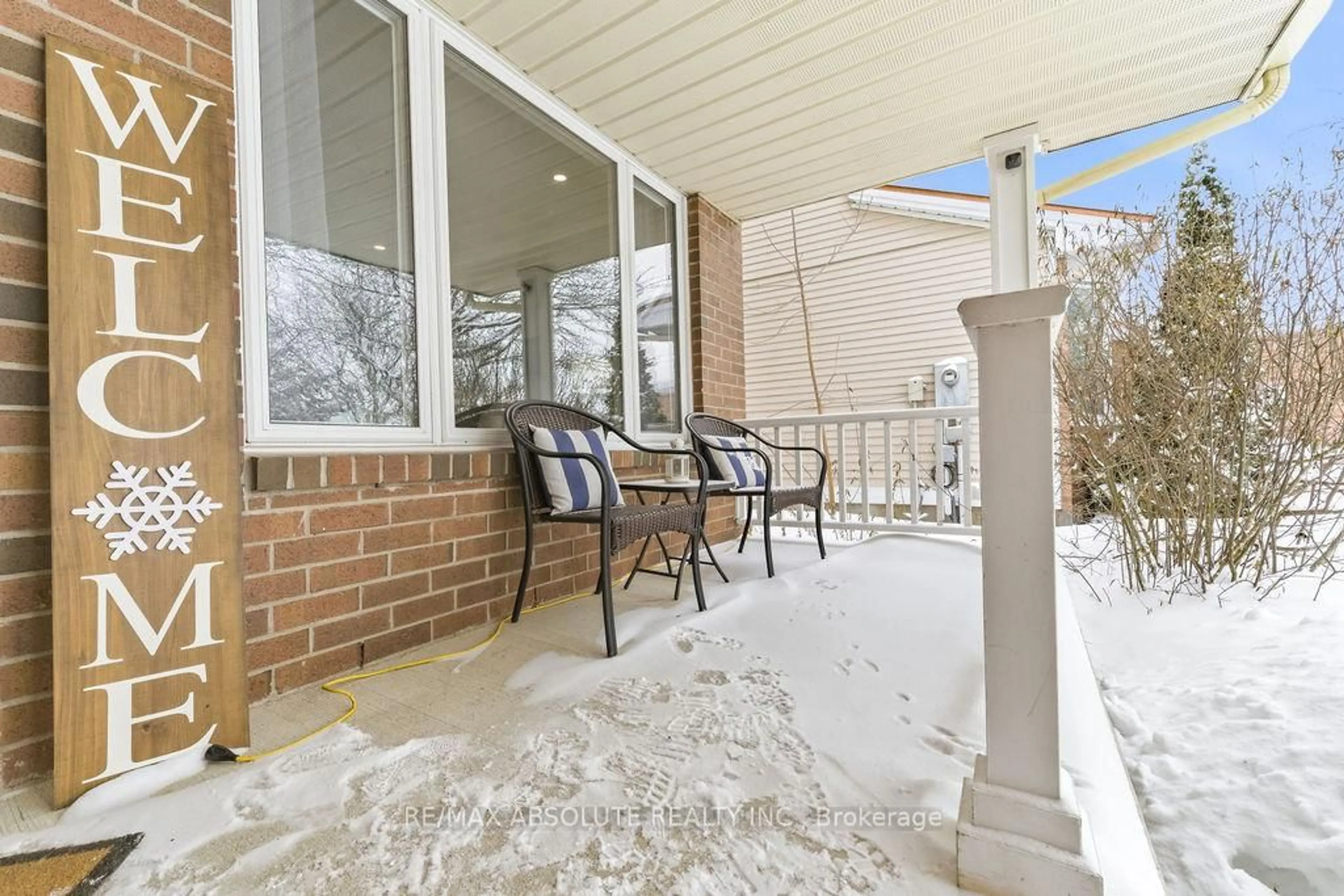 Patio, street for 6145 Lariviere Cres, Orleans Ontario K1W 1C6