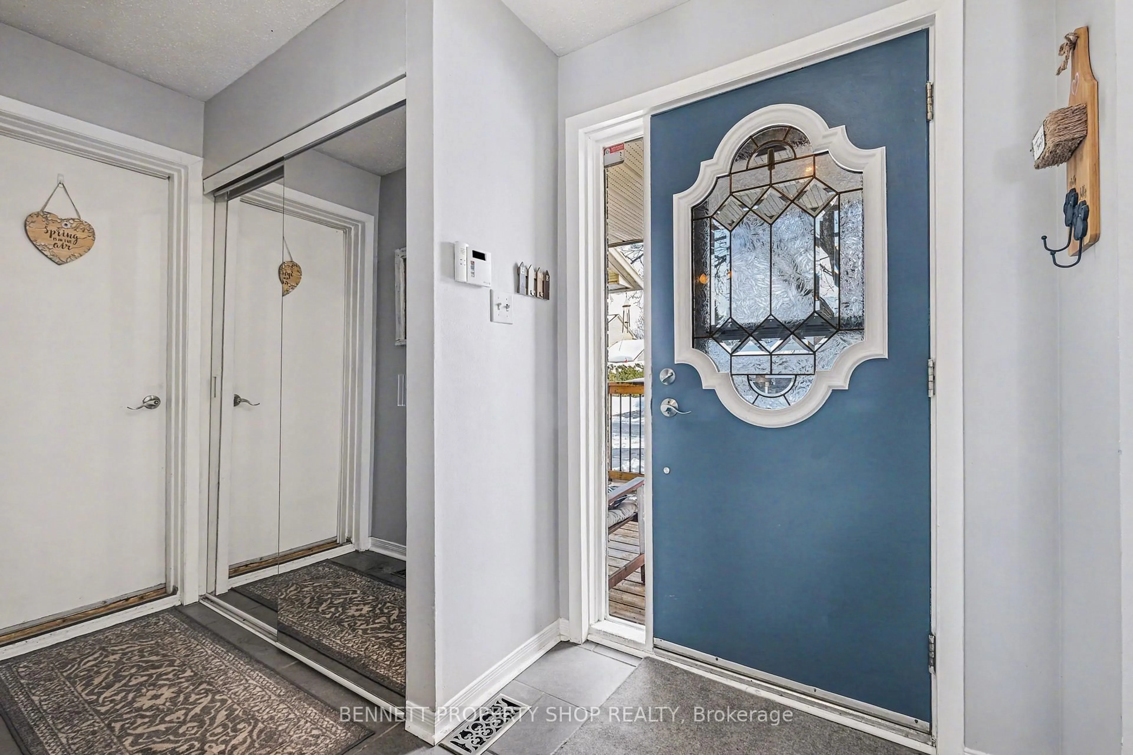 Indoor entryway for 4 Bartley Cres, Ottawa Ontario K2J 2J7