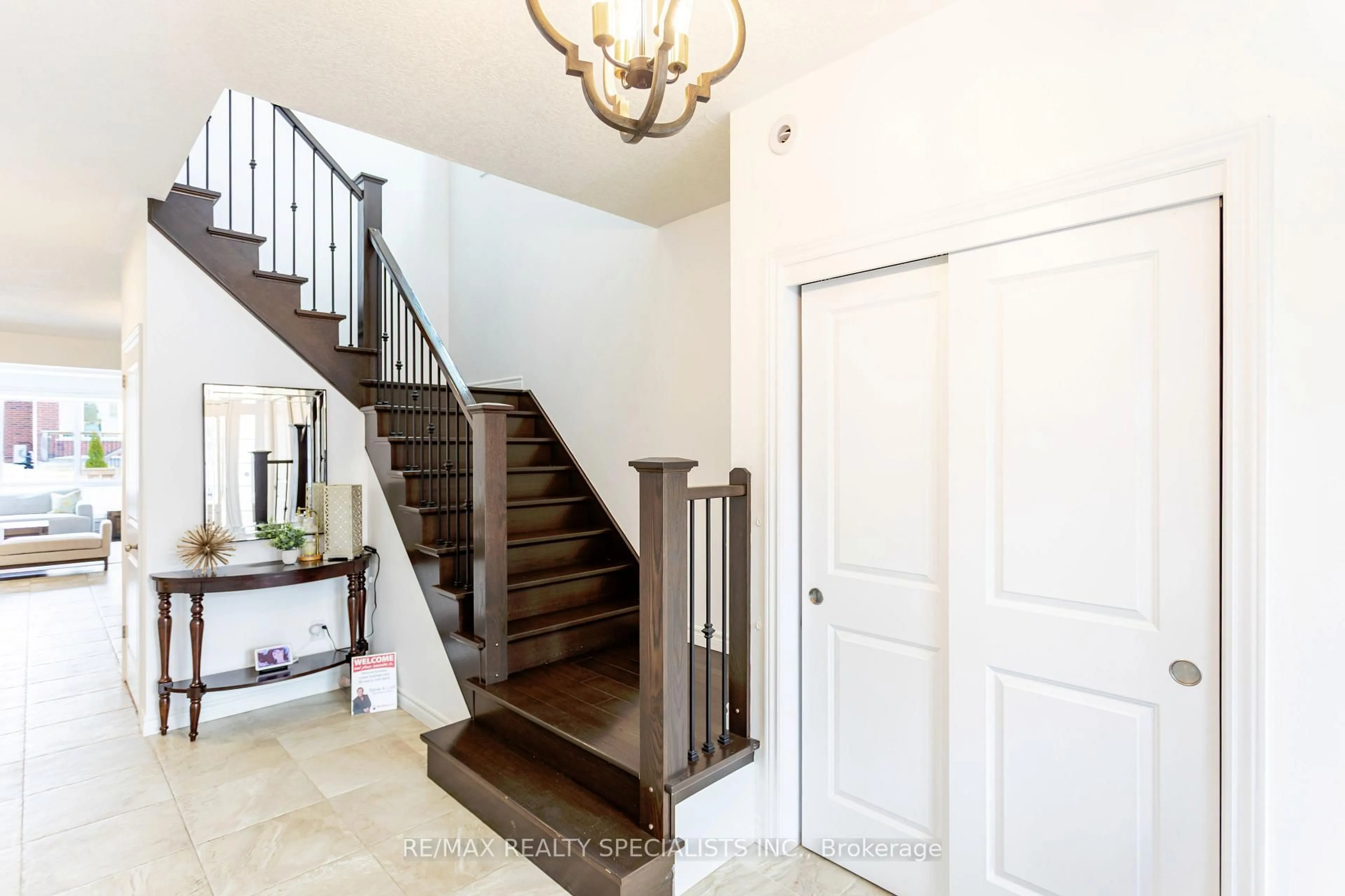 Indoor entryway for 123 LOVETT Lane, Guelph Ontario N1G 0H1