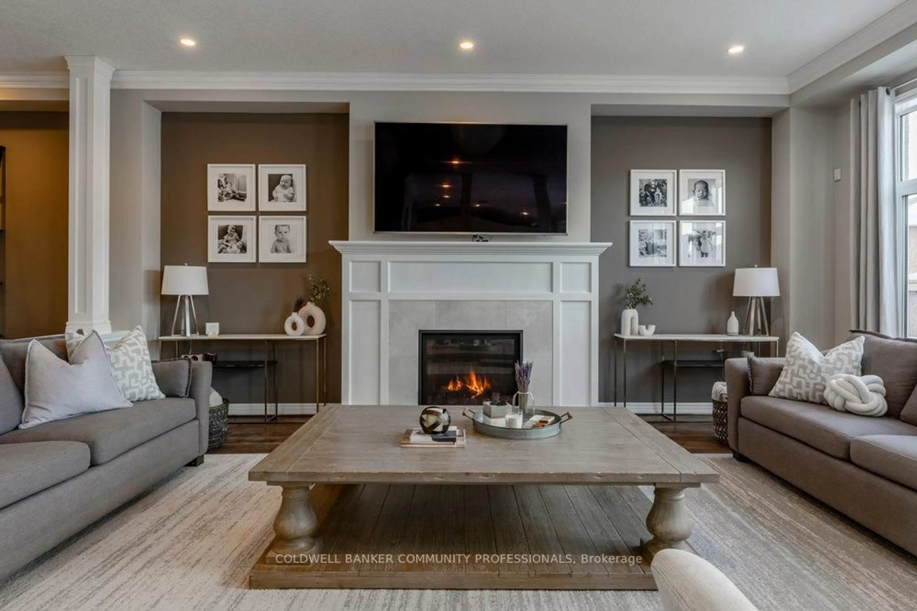 Living room with furniture, wood/laminate floor for 51 Weaver Dr, Hamilton Ontario L9K 0G3