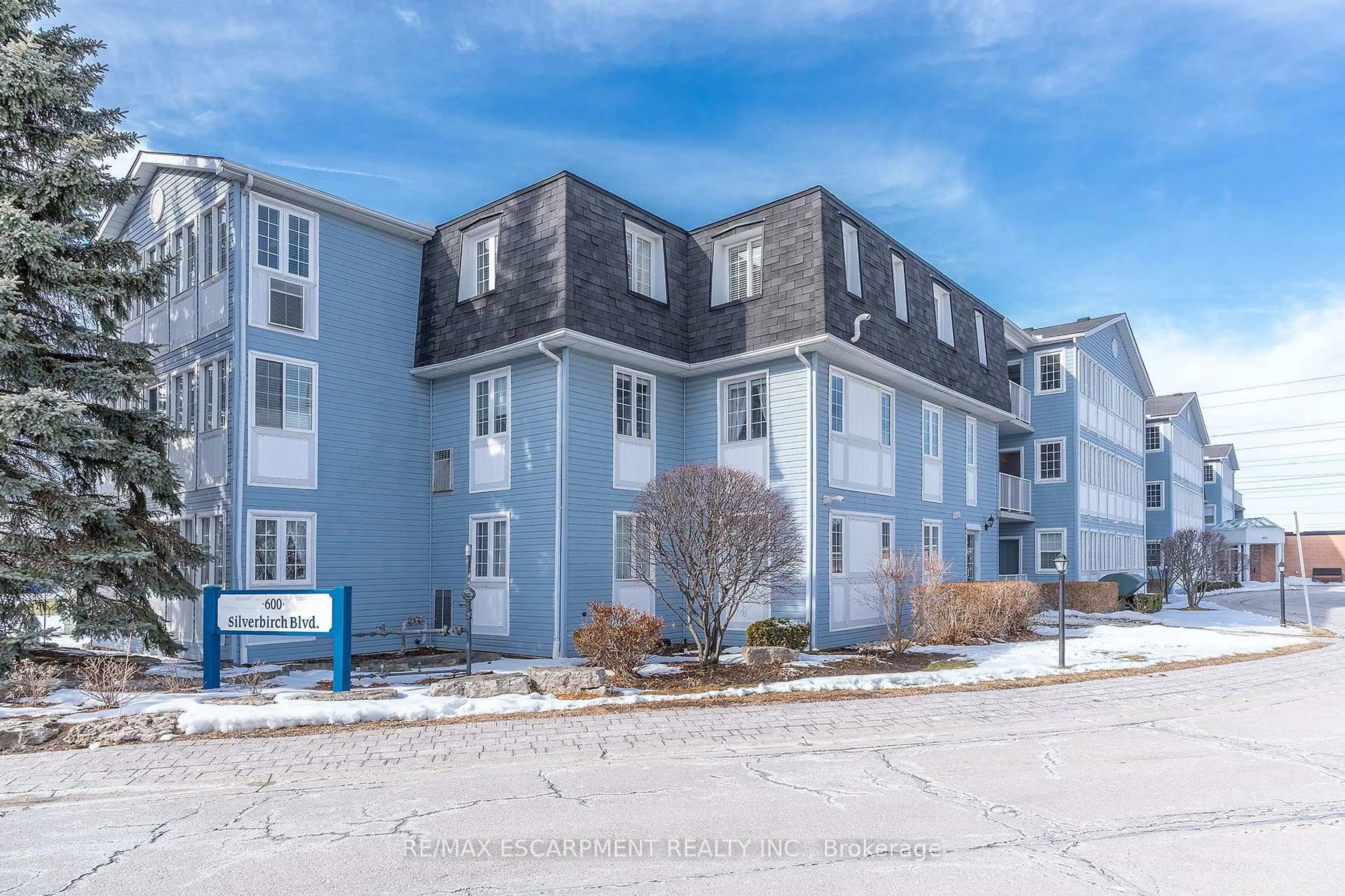 A pic from outside/outdoor area/front of a property/back of a property/a pic from drone, building for 600 Silverbirch Blvd #308, Hamilton Ontario L0R 1W0