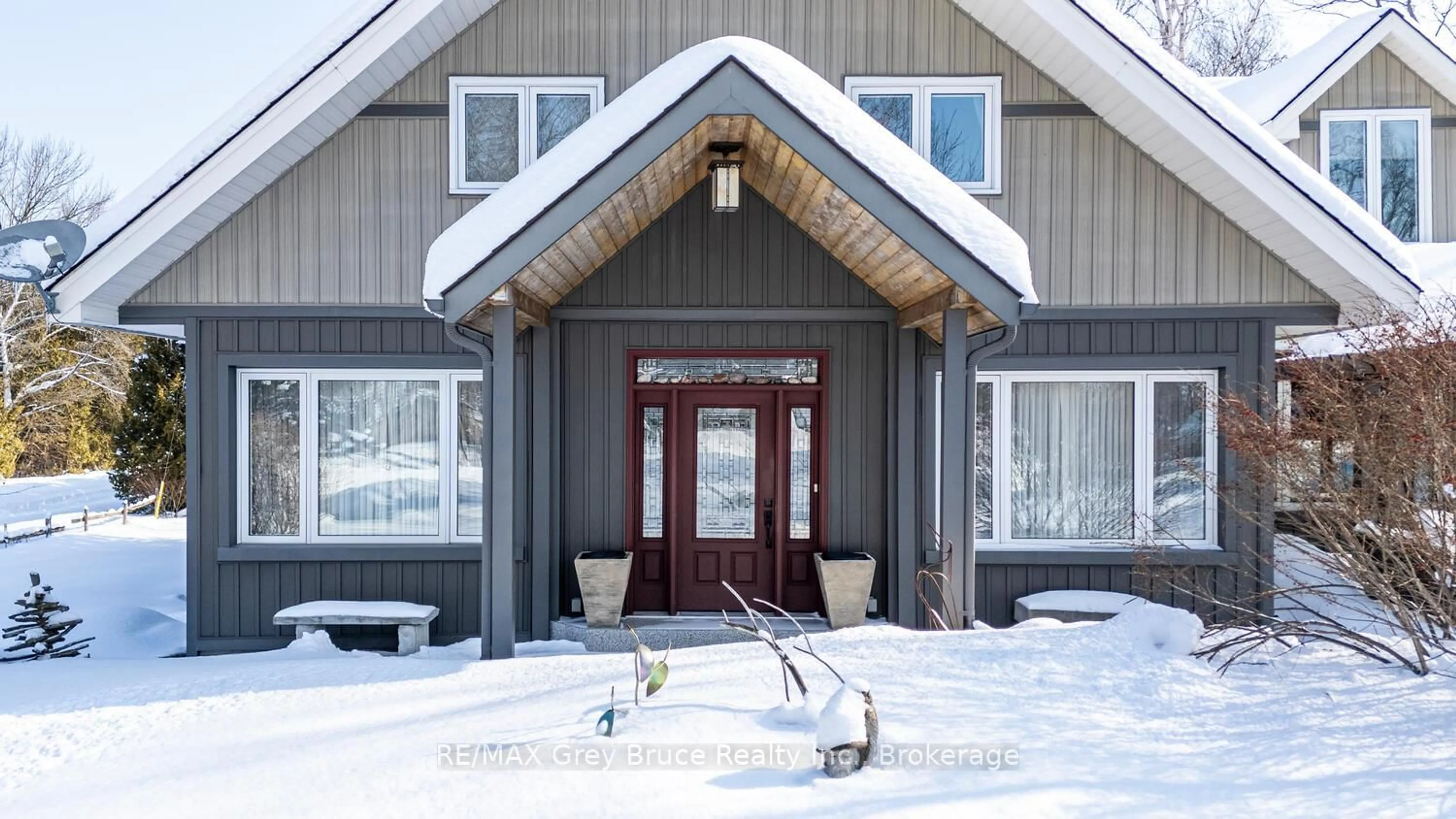 Home with vinyl exterior material, unknown for 424 Huron Rd, South Bruce Peninsula Ontario N0H 2T0