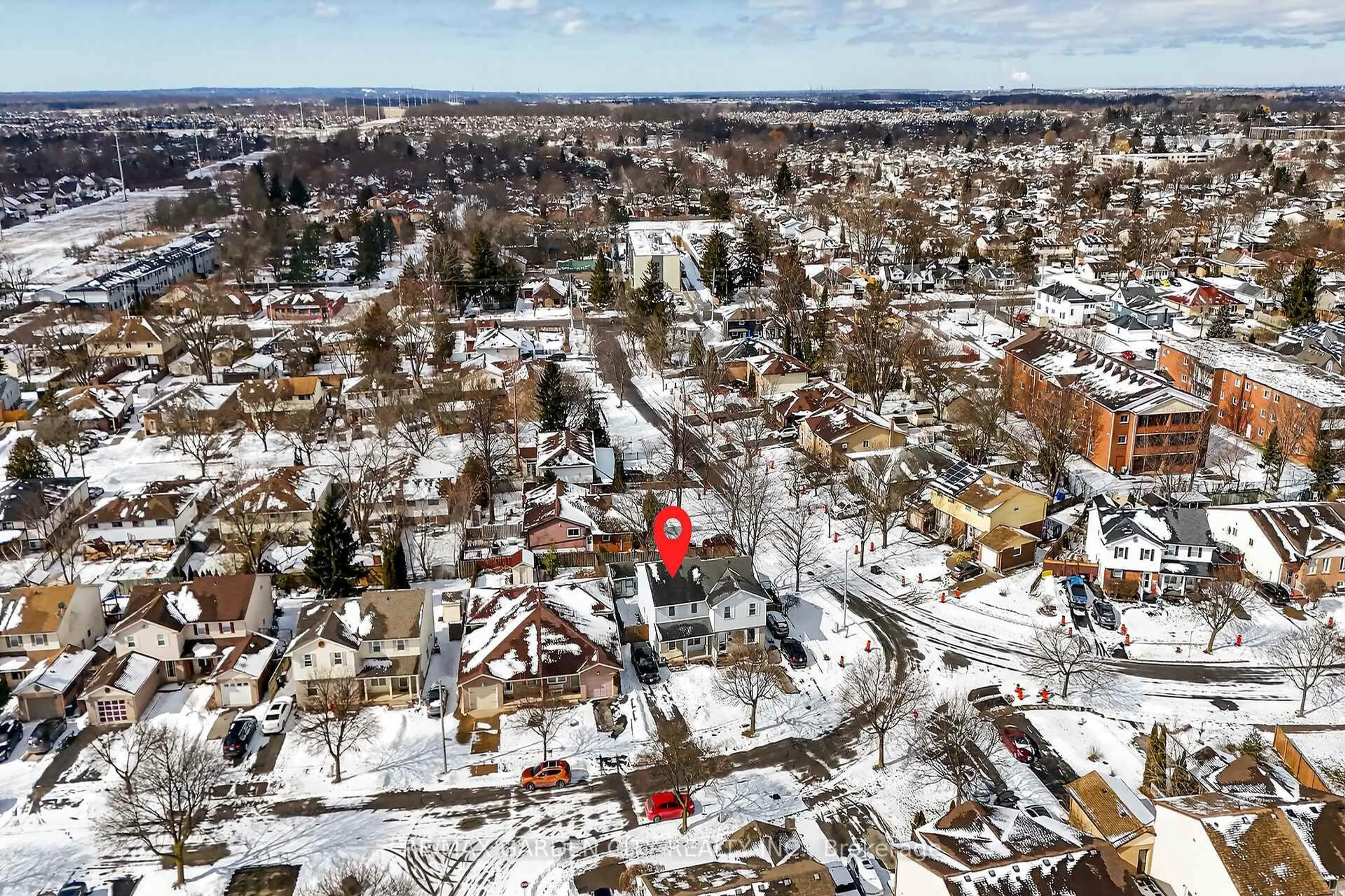 A pic from outside/outdoor area/front of a property/back of a property/a pic from drone, street for 6479 Malibu Dr, Niagara Falls Ontario L2H 2W4