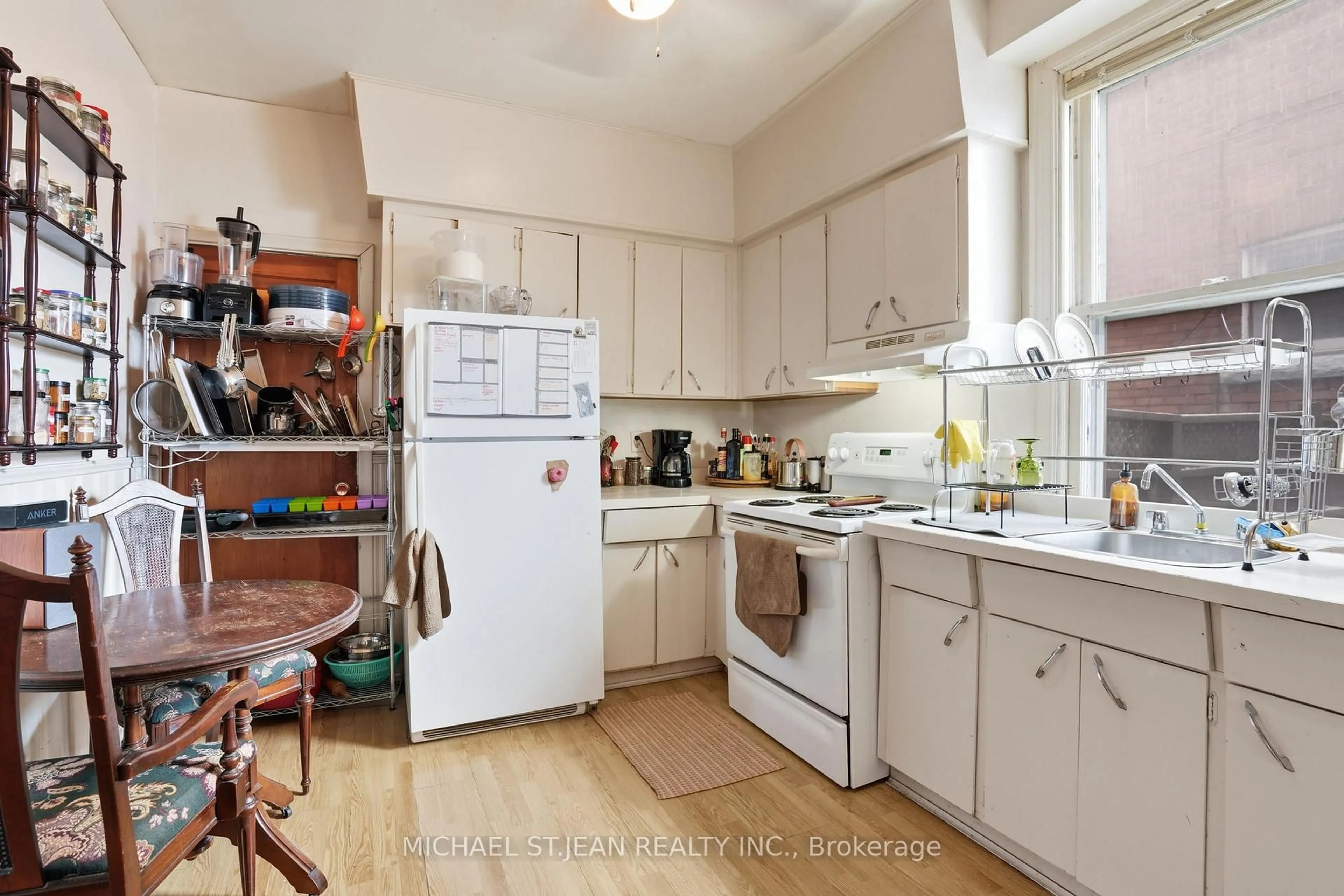Standard kitchen, unknown for 68 Gage Ave, Hamilton Ontario L8M 3C9