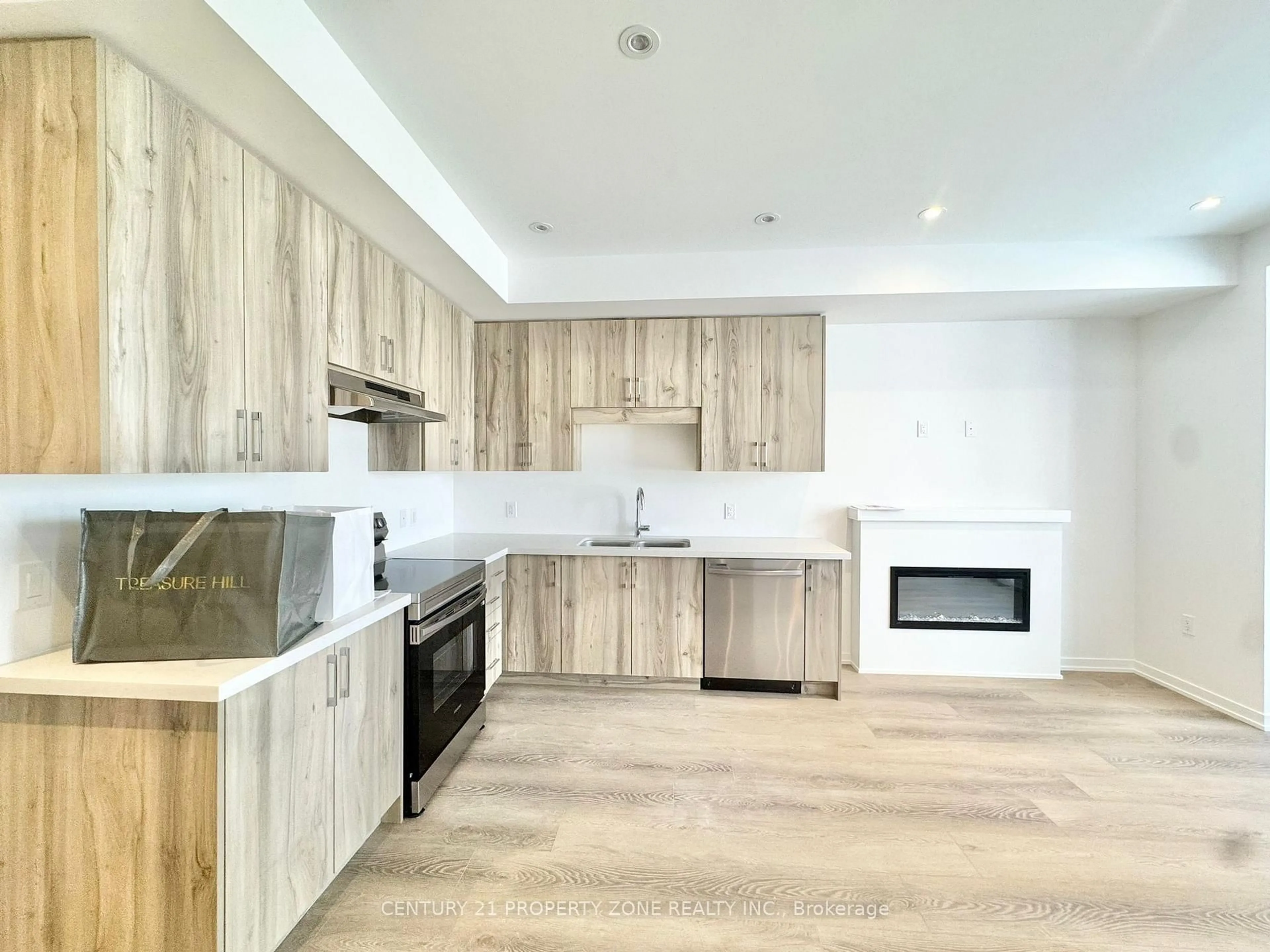 Open concept kitchen, wood/laminate floor for 39 Kingbird Common, Cambridge Ontario N1R 5S2