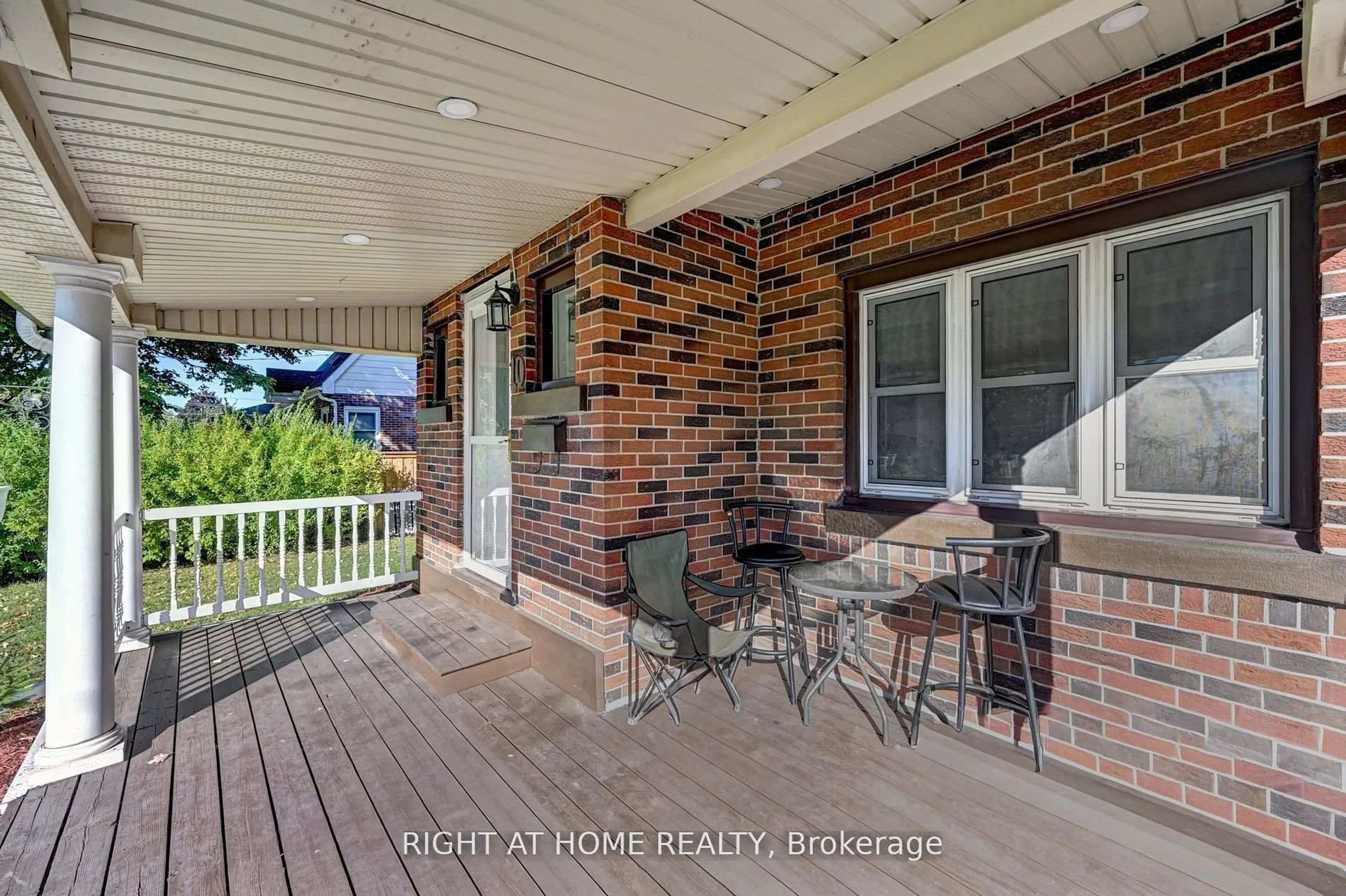 Unknown for 10 Monroe St, Cambridge Ontario N1R 2C5