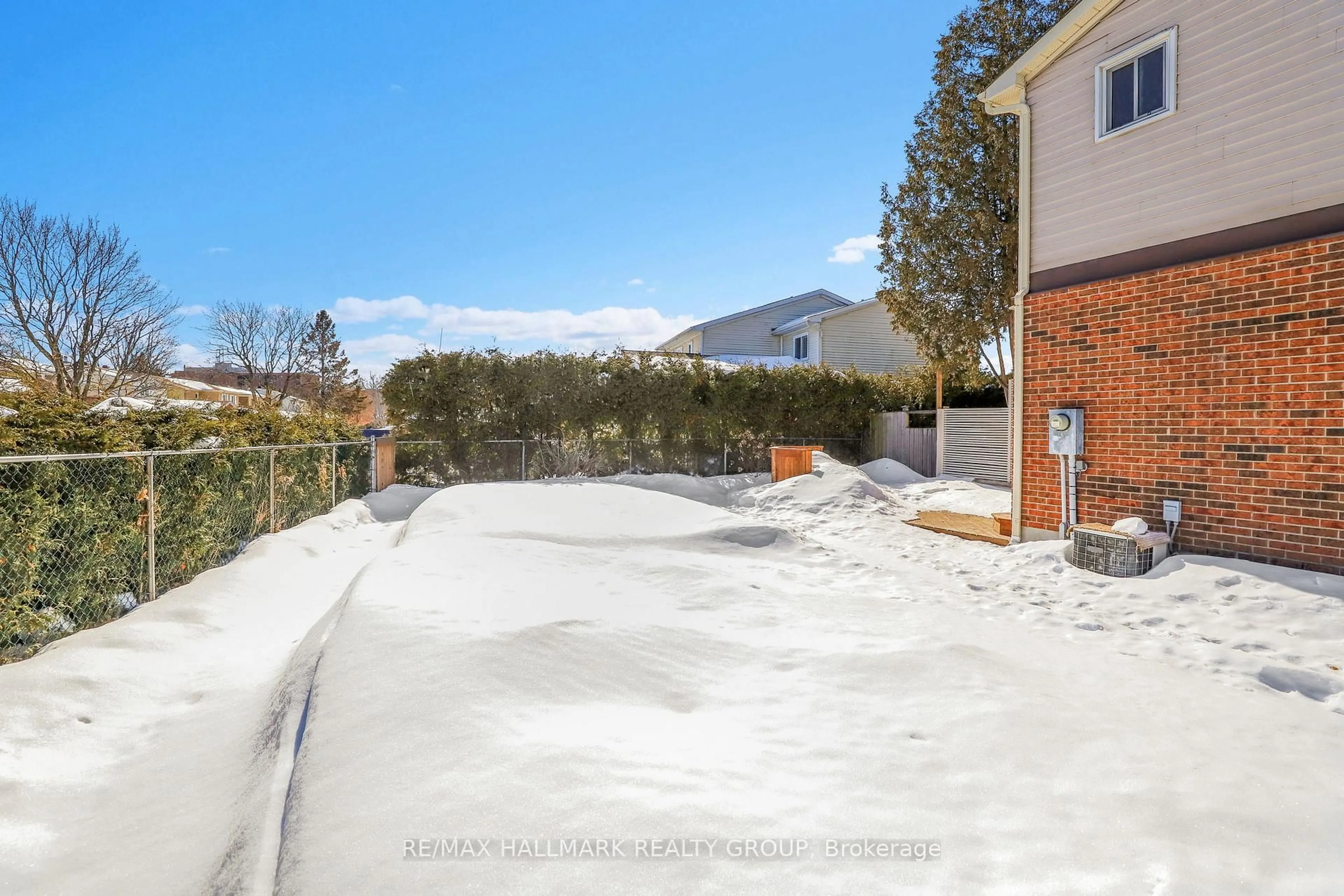 A pic from outside/outdoor area/front of a property/back of a property/a pic from drone, street for 88 Homestead St, Nepean Ontario K2E 7N6