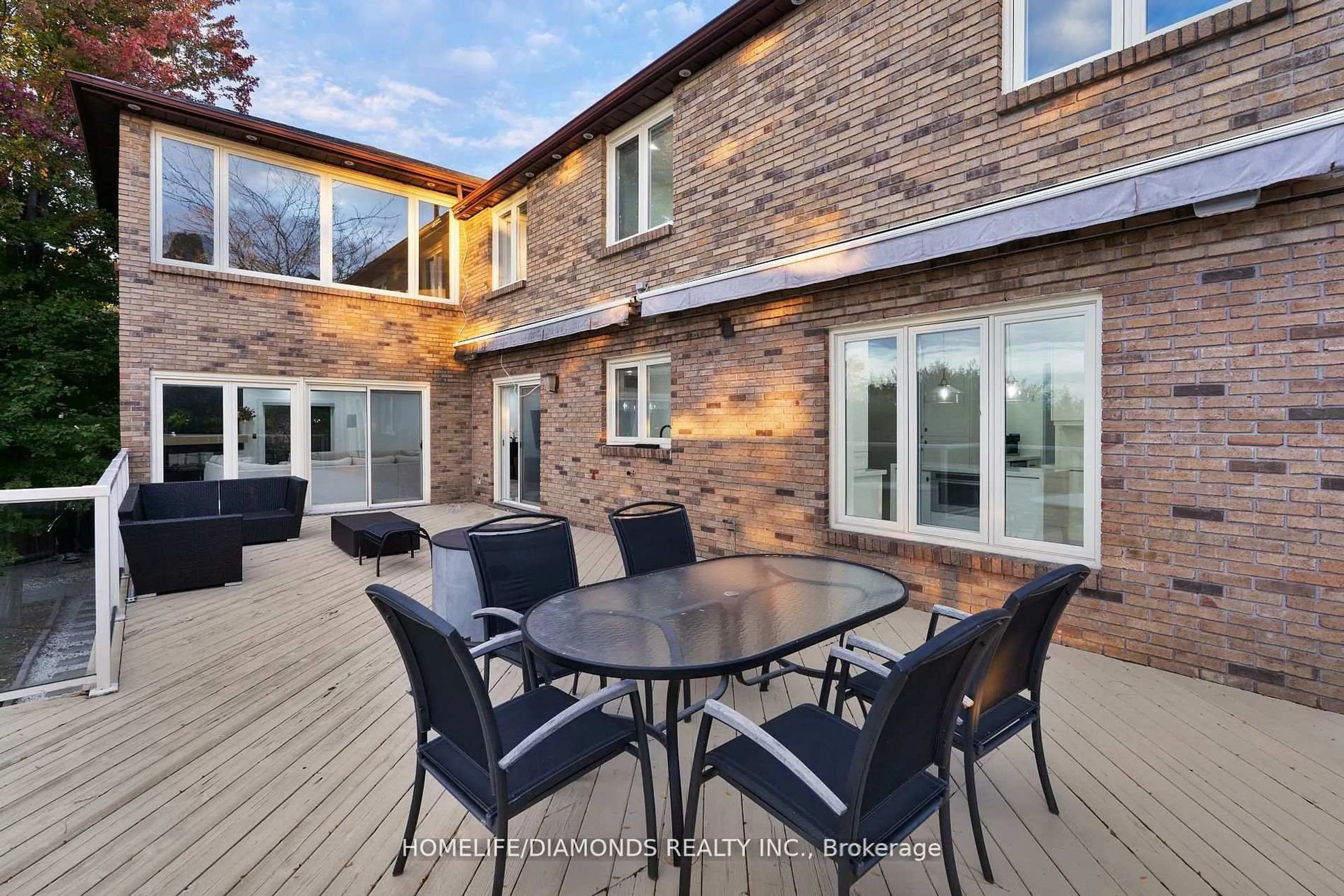 Patio, street for 47 RIDGE POINT Dr, St. Catharines Ontario L2T 2S8