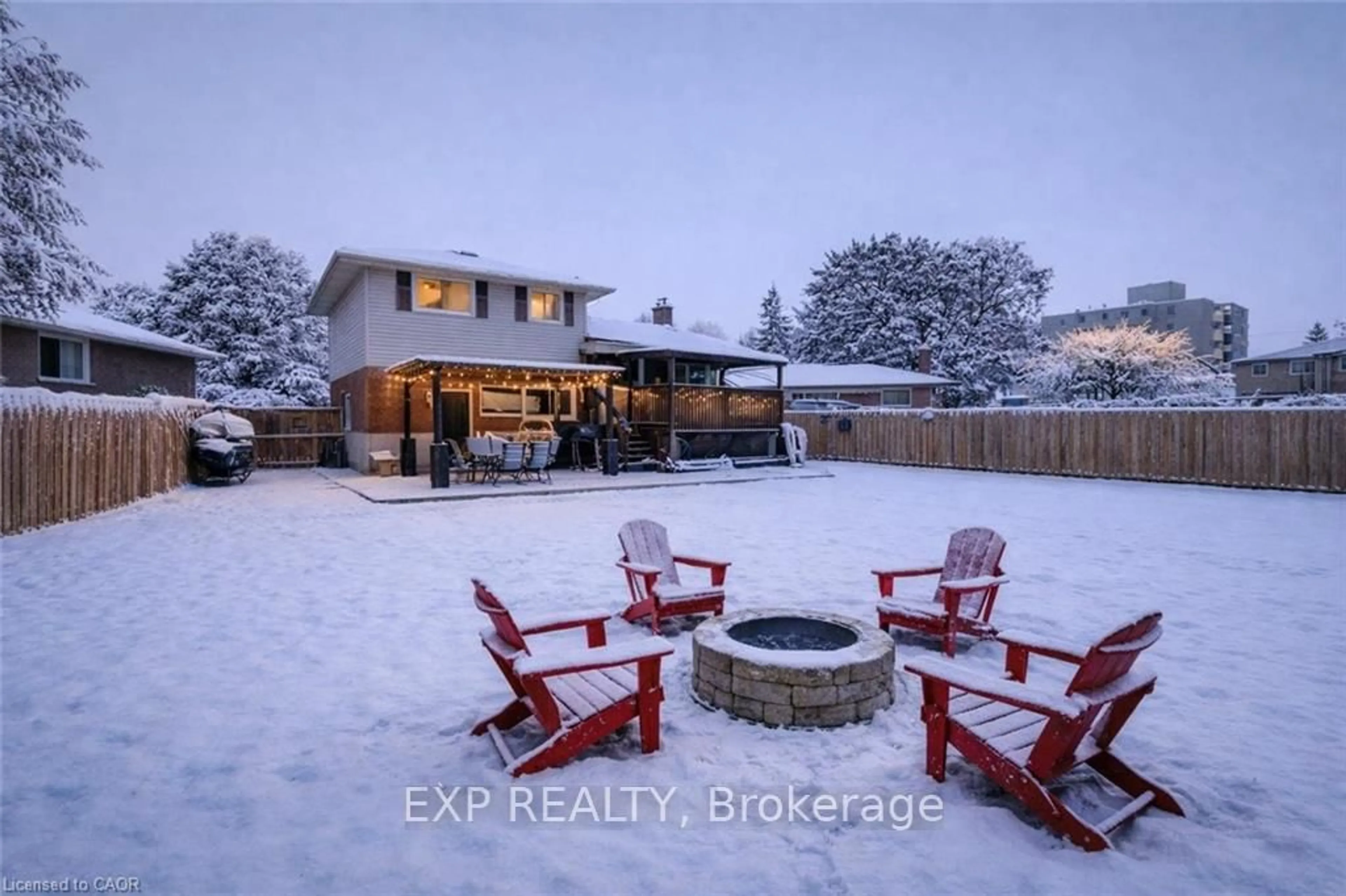 Patio, water/lake/river/ocean view for 36 Blackfriars Pl, Kitchener Ontario N2A 1M5