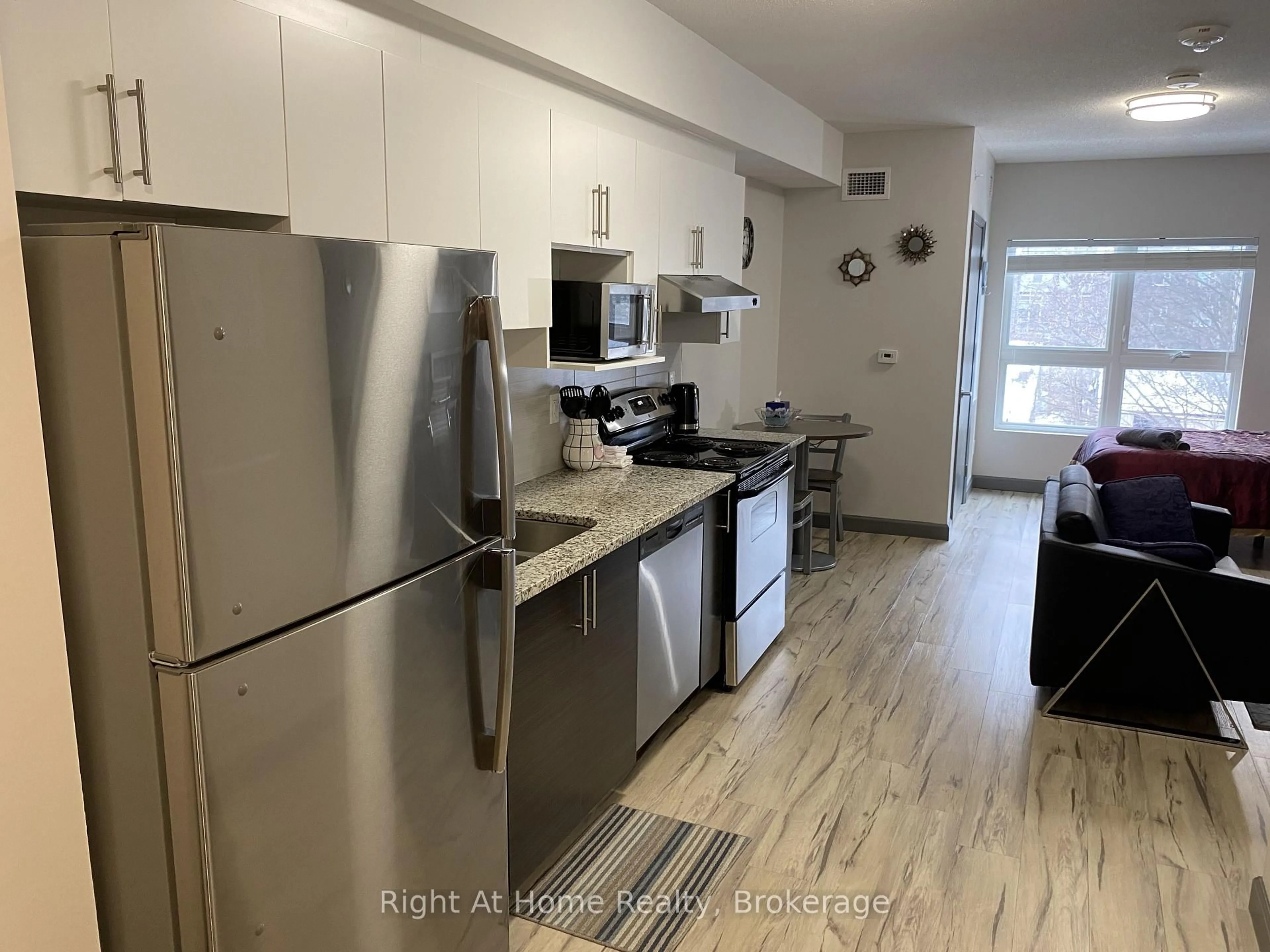 Standard kitchen, unknown for 258A Sunview St #1710, Waterloo Ontario N2L 3V9