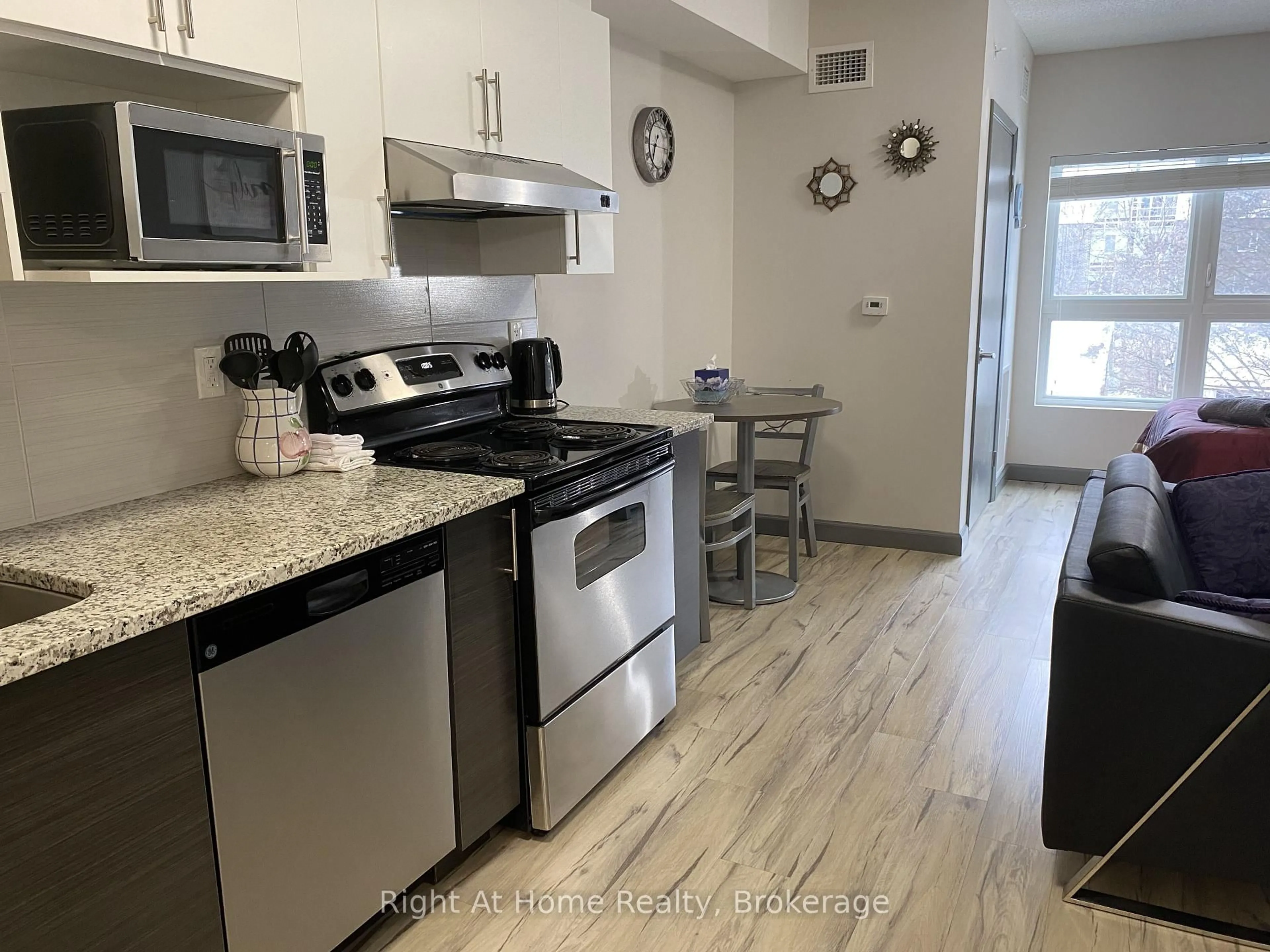 Standard kitchen, unknown for 258A Sunview St #1710, Waterloo Ontario N2L 3V9