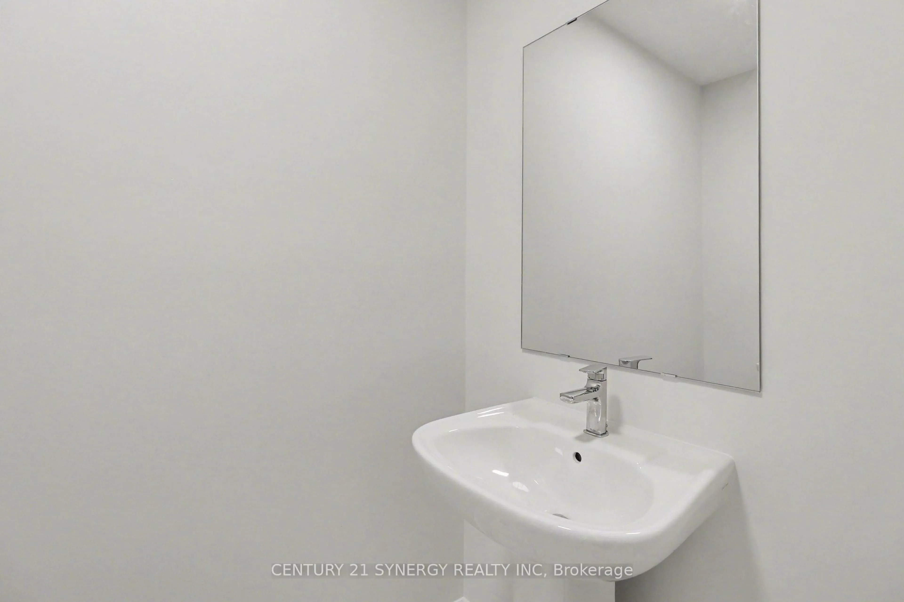 Standard bathroom, floor is not visible for 77 VILLENEUVE St, North Stormont Ontario K0C 1W0