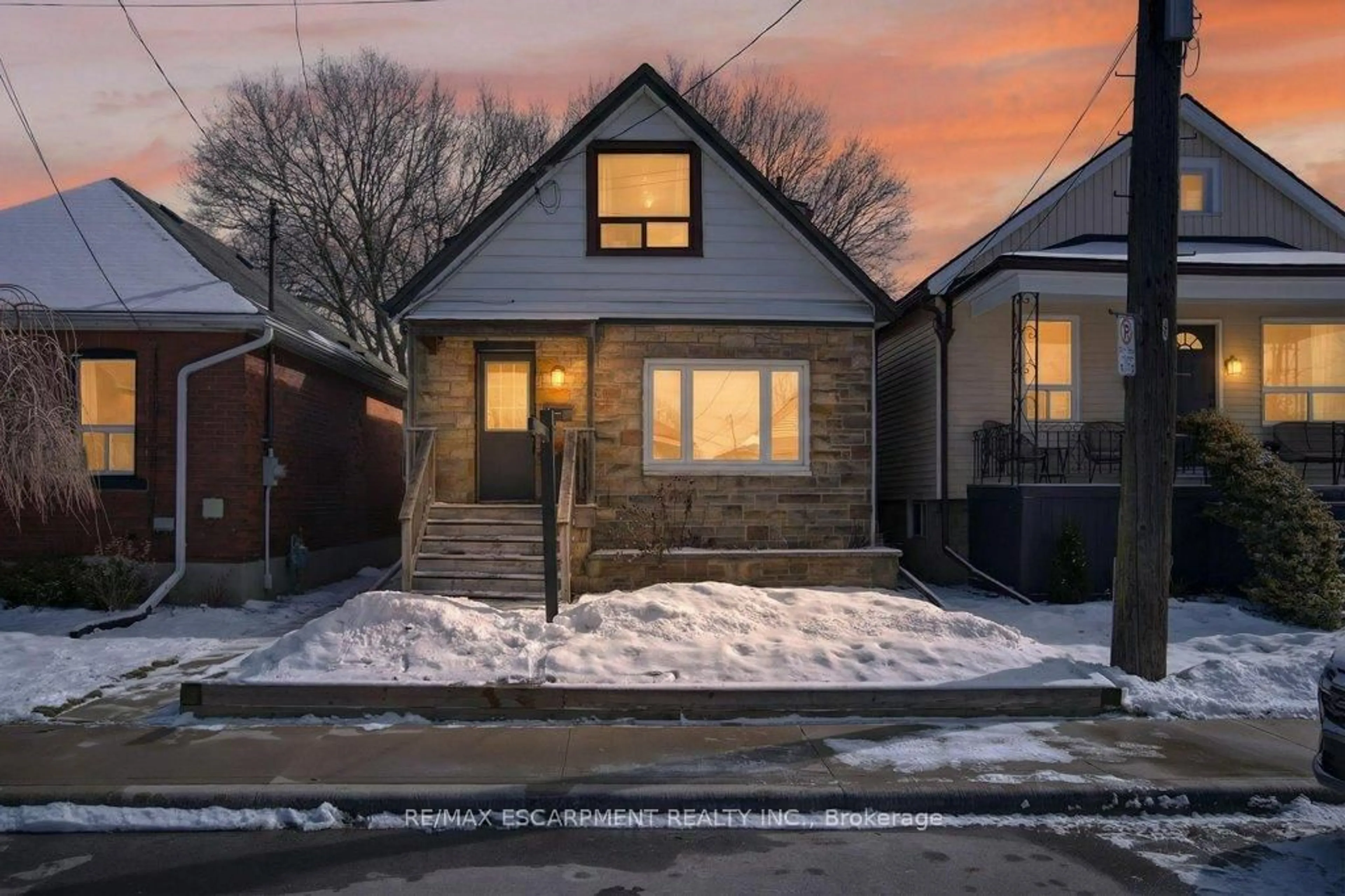 Home with brick exterior material, street for 53 East 21st St, Hamilton Ontario L8V 2T3