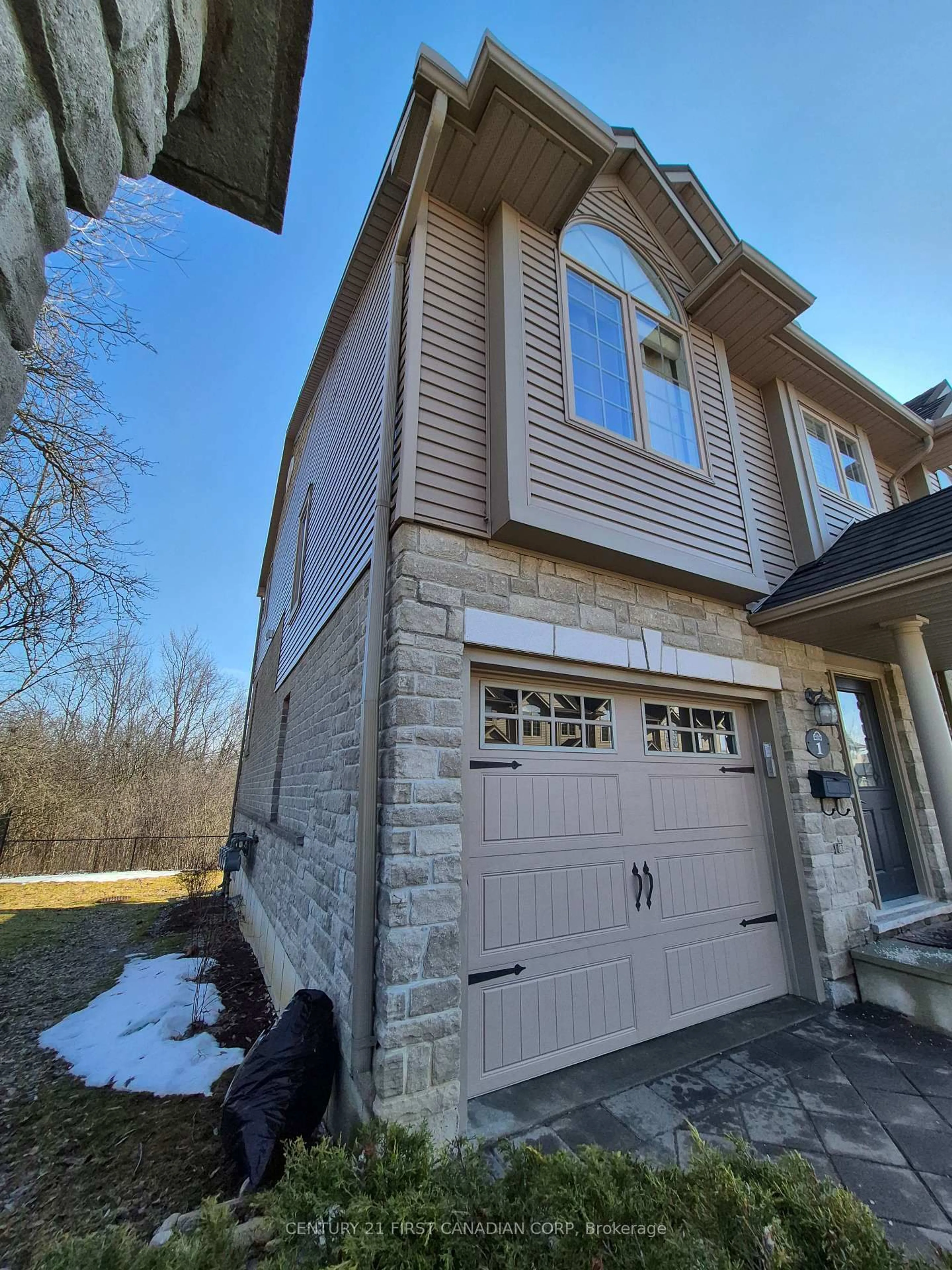 Home with brick exterior material, unknown for 582 Hyde Park Rd #1, London North Ontario N6H 3S1