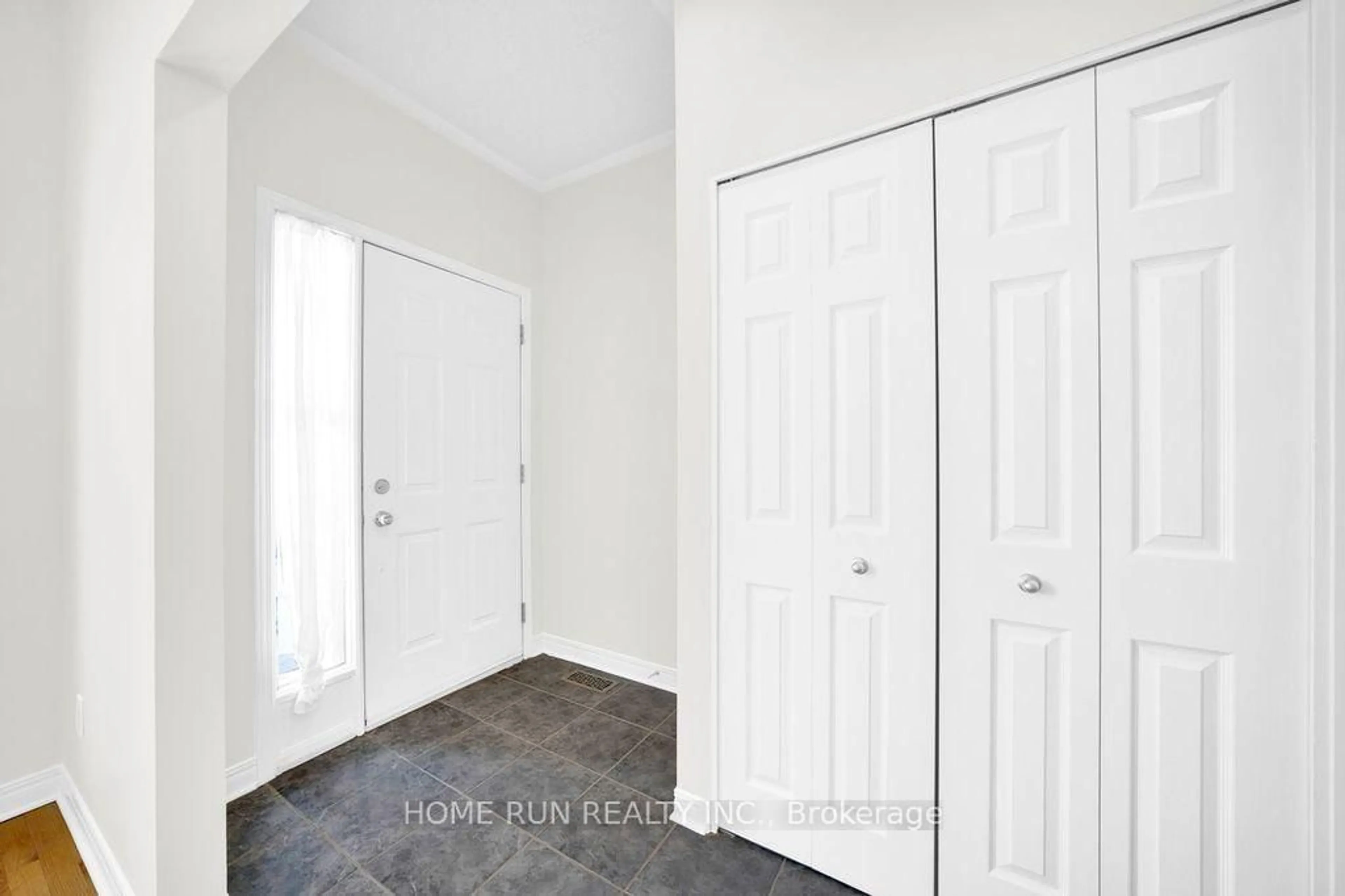 Indoor entryway for 265 Colbert Cres, Ottawa Ontario K1V 2C7