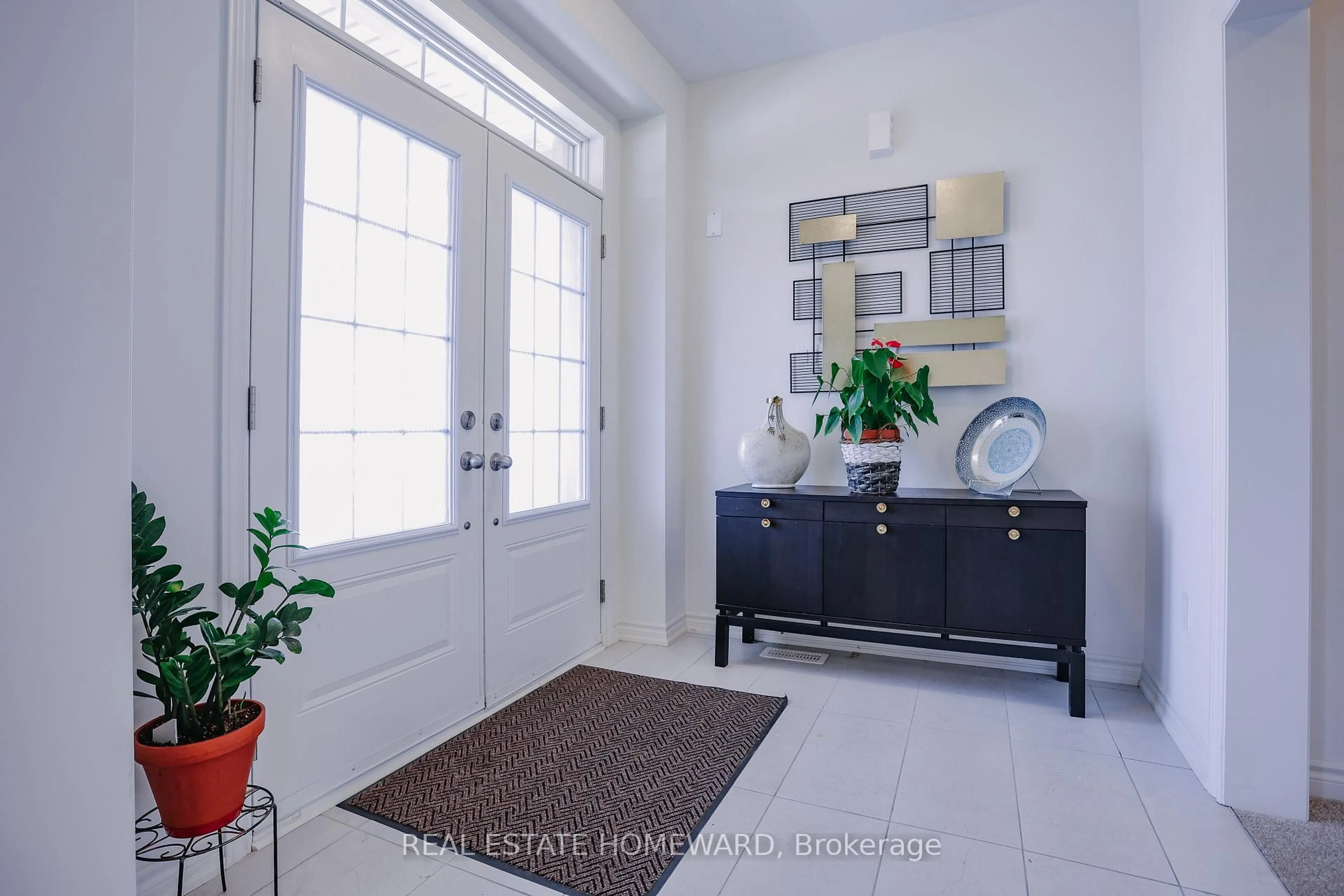 Indoor entryway for 111 Rea Dr, Centre Wellington Ontario N1M 2W3