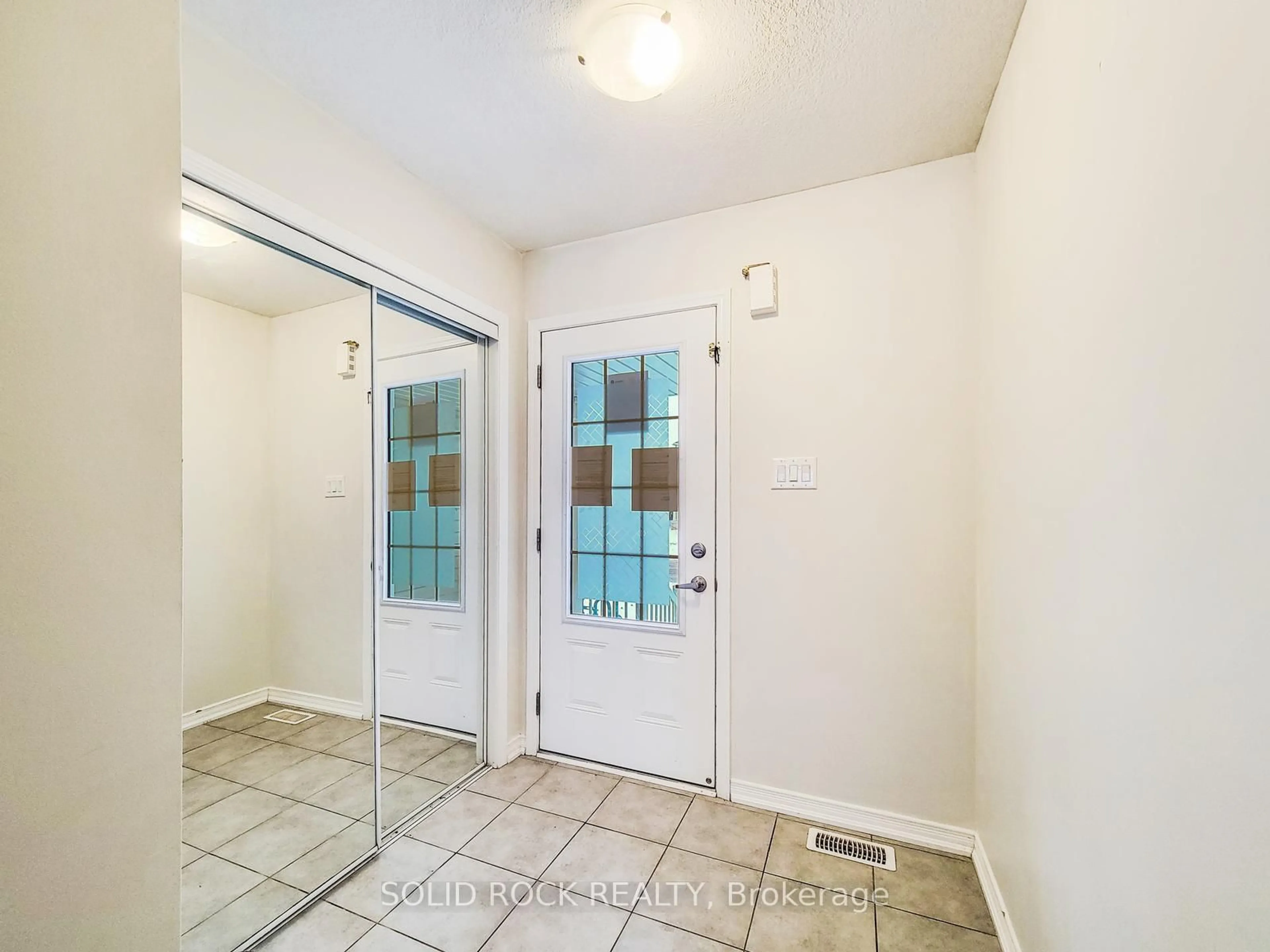 Indoor entryway for 3 Cooke Ave, Brantford Ontario N3T 0S2