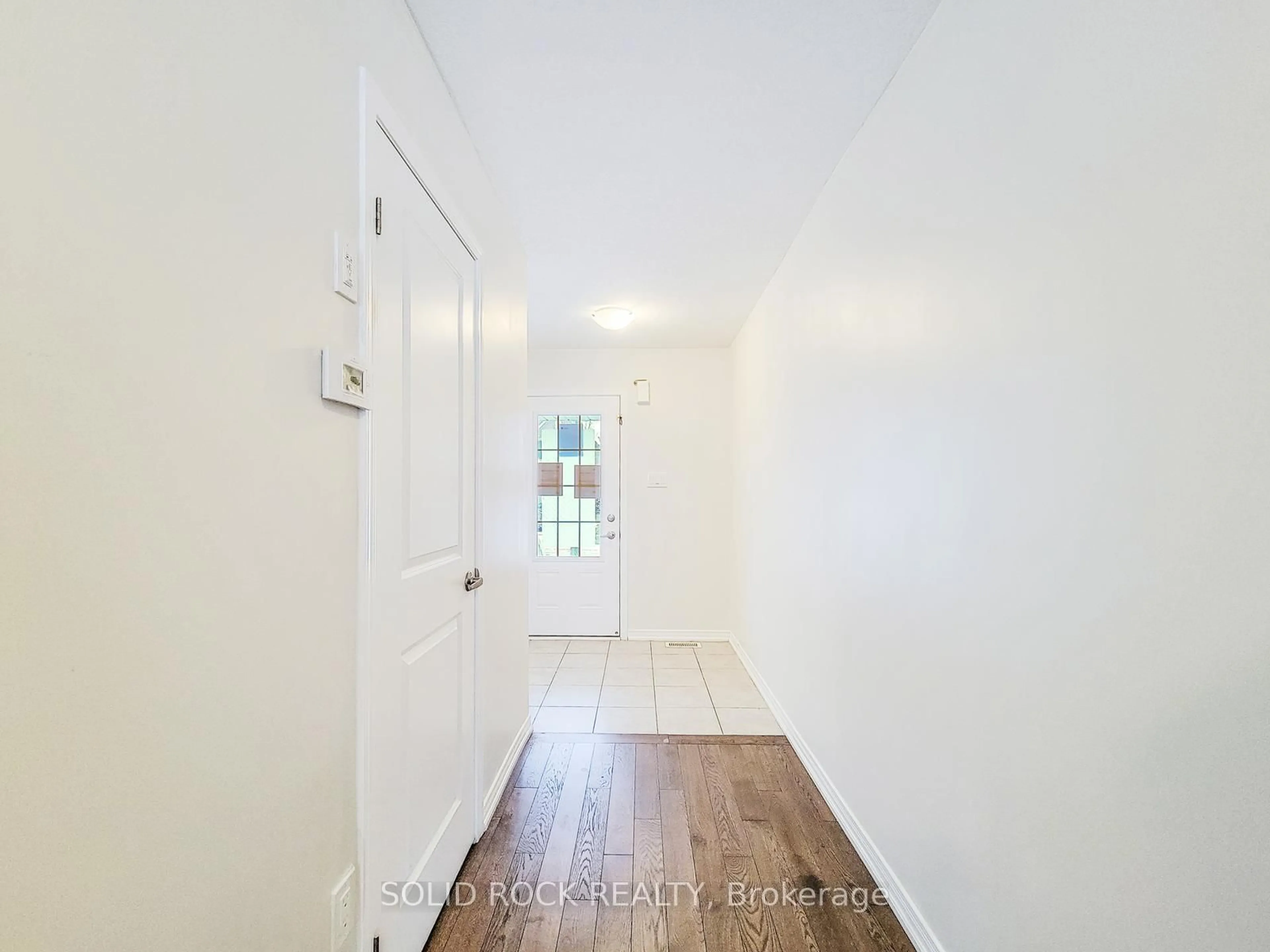 Indoor entryway for 3 Cooke Ave, Brantford Ontario N3T 0S2
