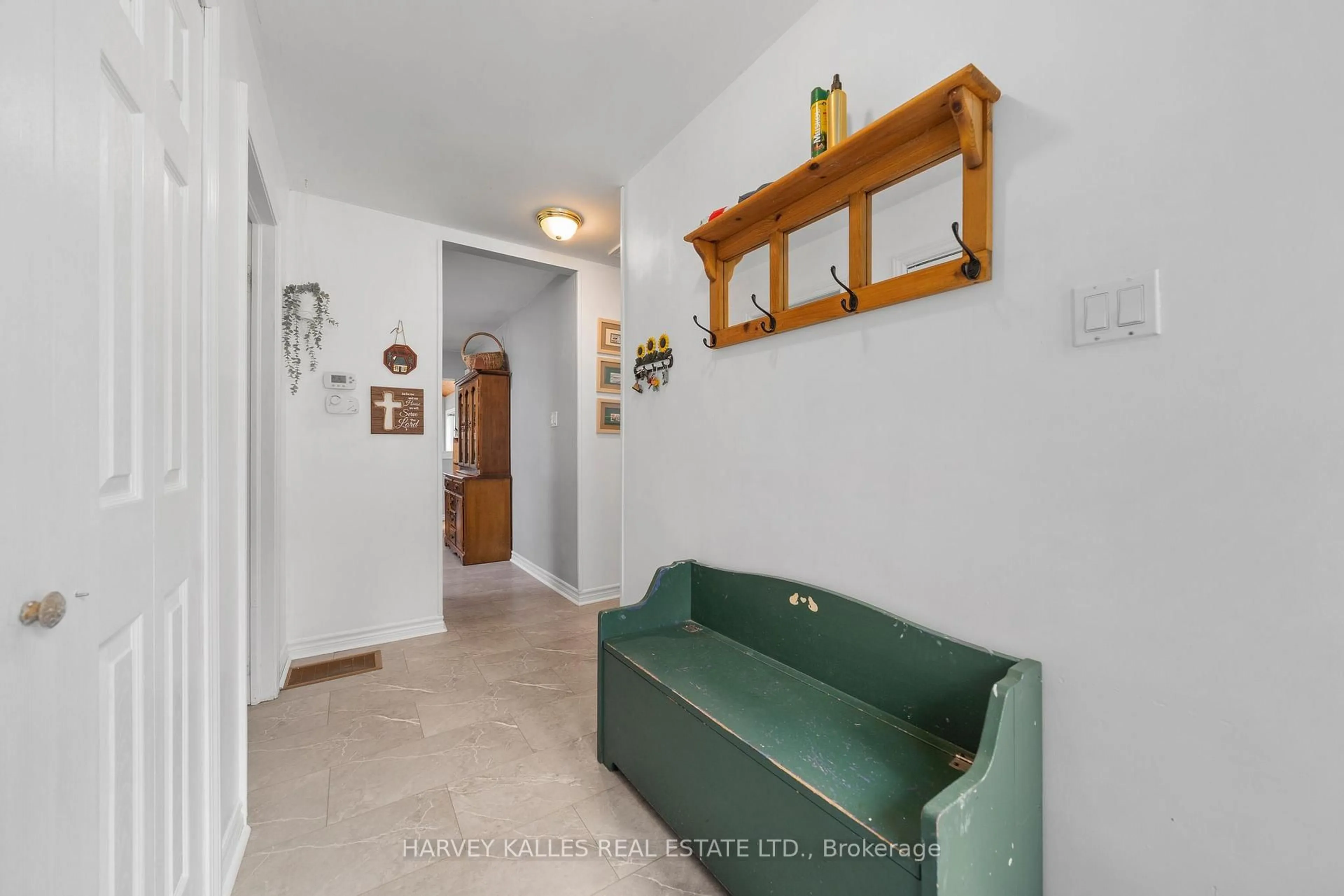 Indoor entryway for 48 Ontario St, Prince Edward County Ontario K0K 2T0