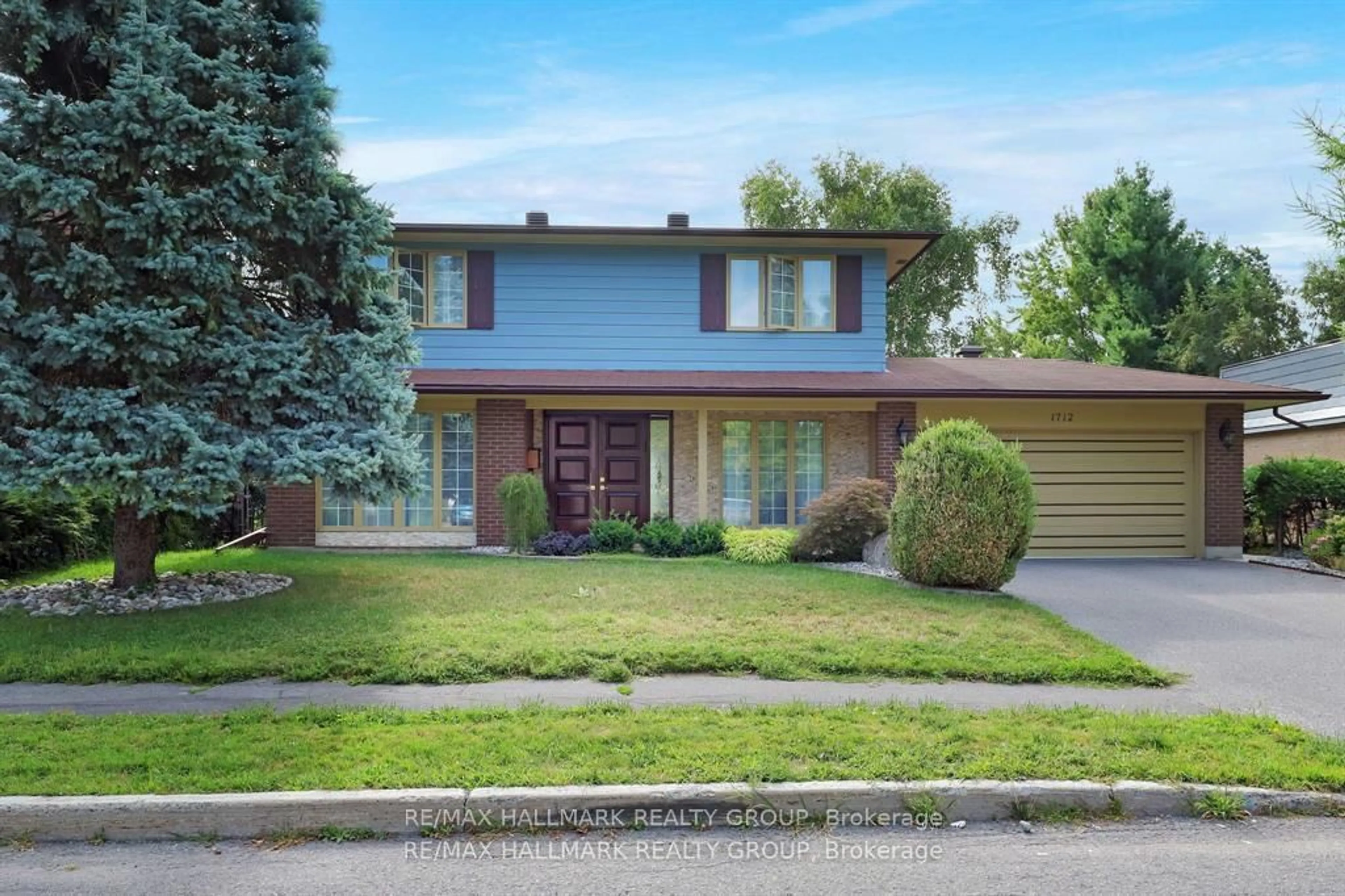 Home with vinyl exterior material, street for 1712 Playfair Dr, Ottawa Ontario K1H 5S6