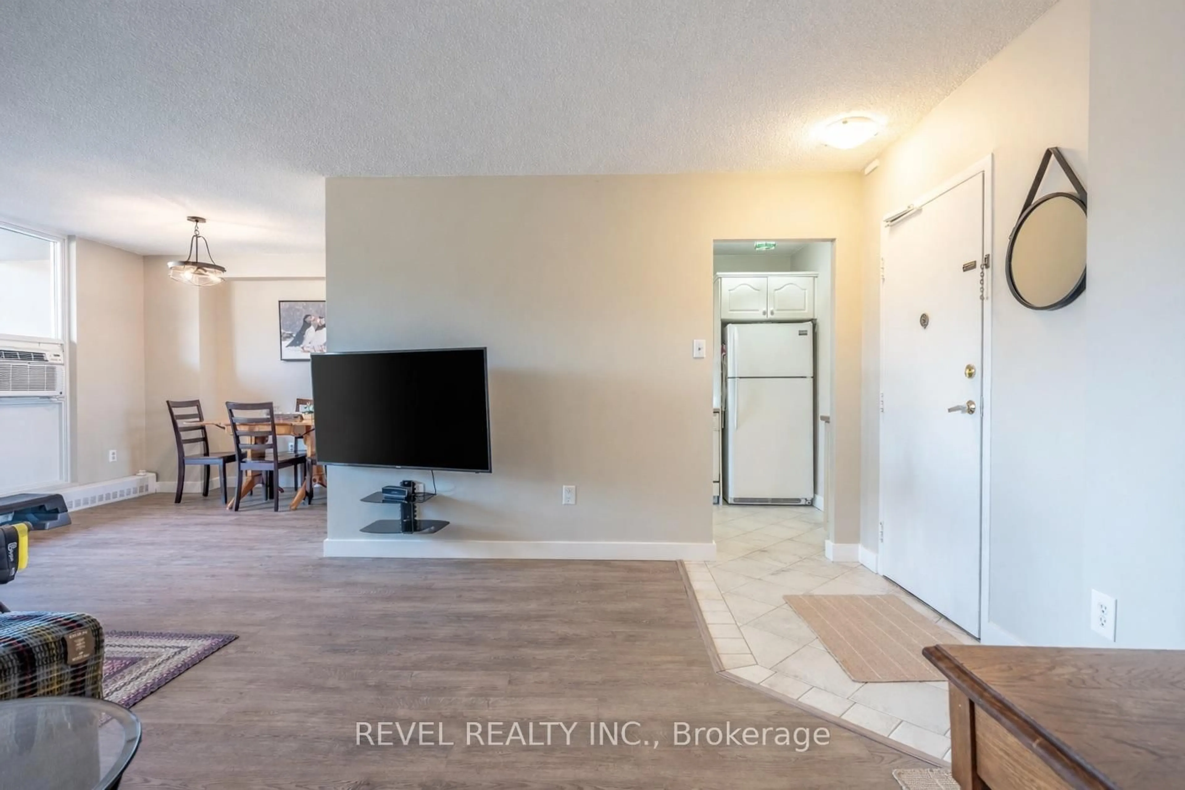 A pic of a room for 1968 Main St #909, Hamilton Ontario L8S 1J7