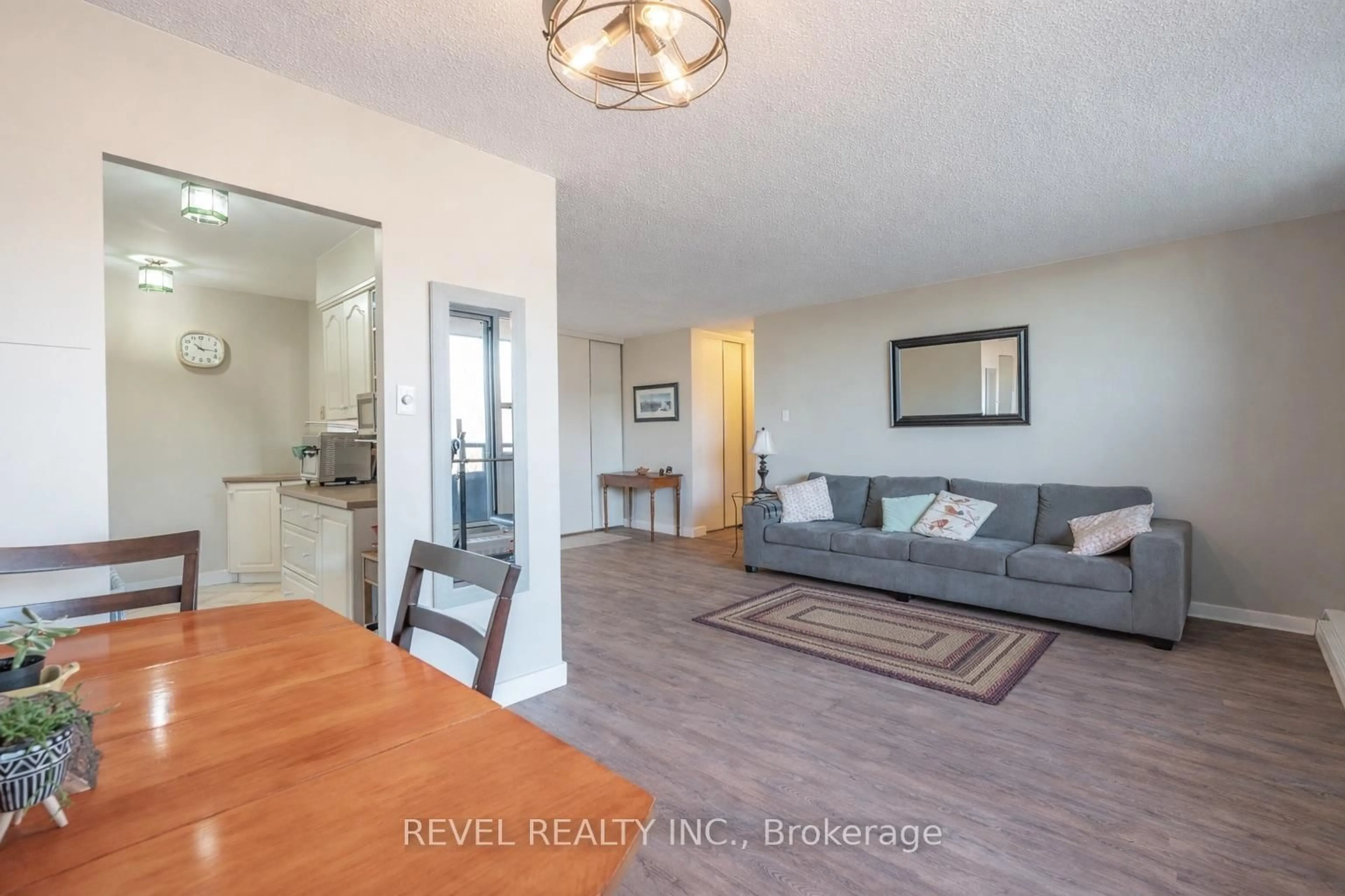 Living room with furniture, unknown for 1968 Main St #909, Hamilton Ontario L8S 1J7