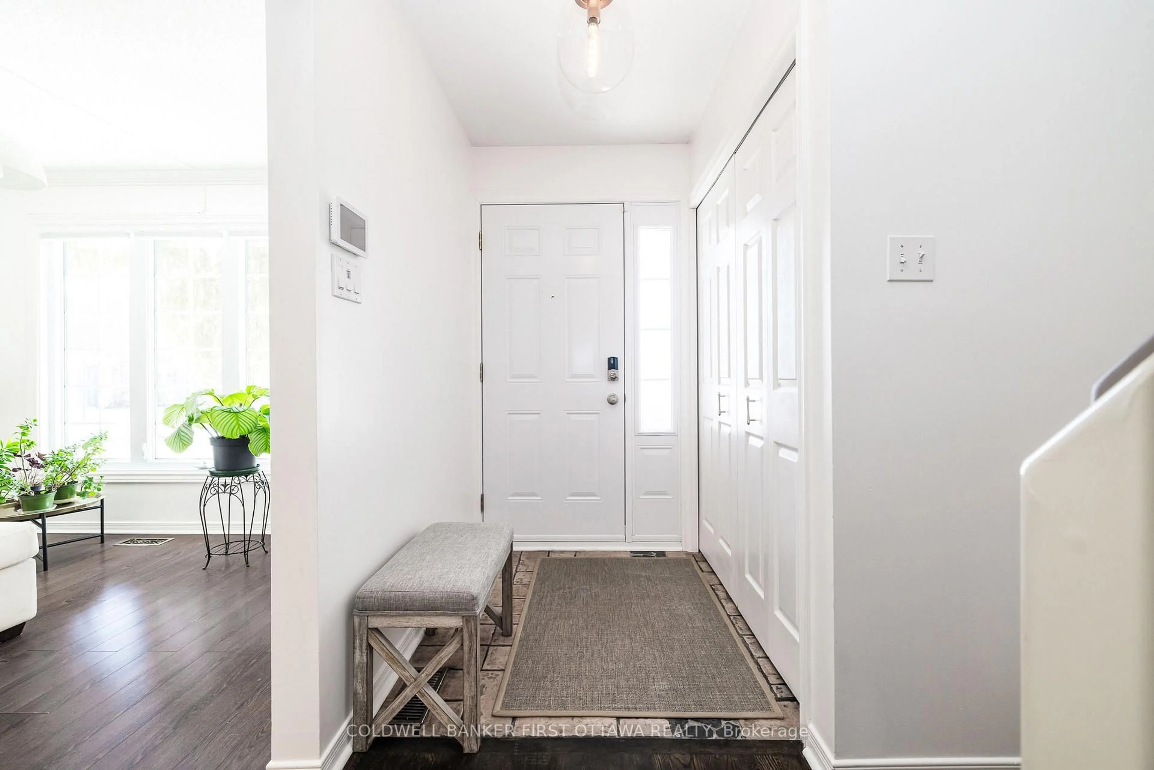 Indoor entryway for 309 Kintyre Private, Ottawa Ontario K2C 3M6