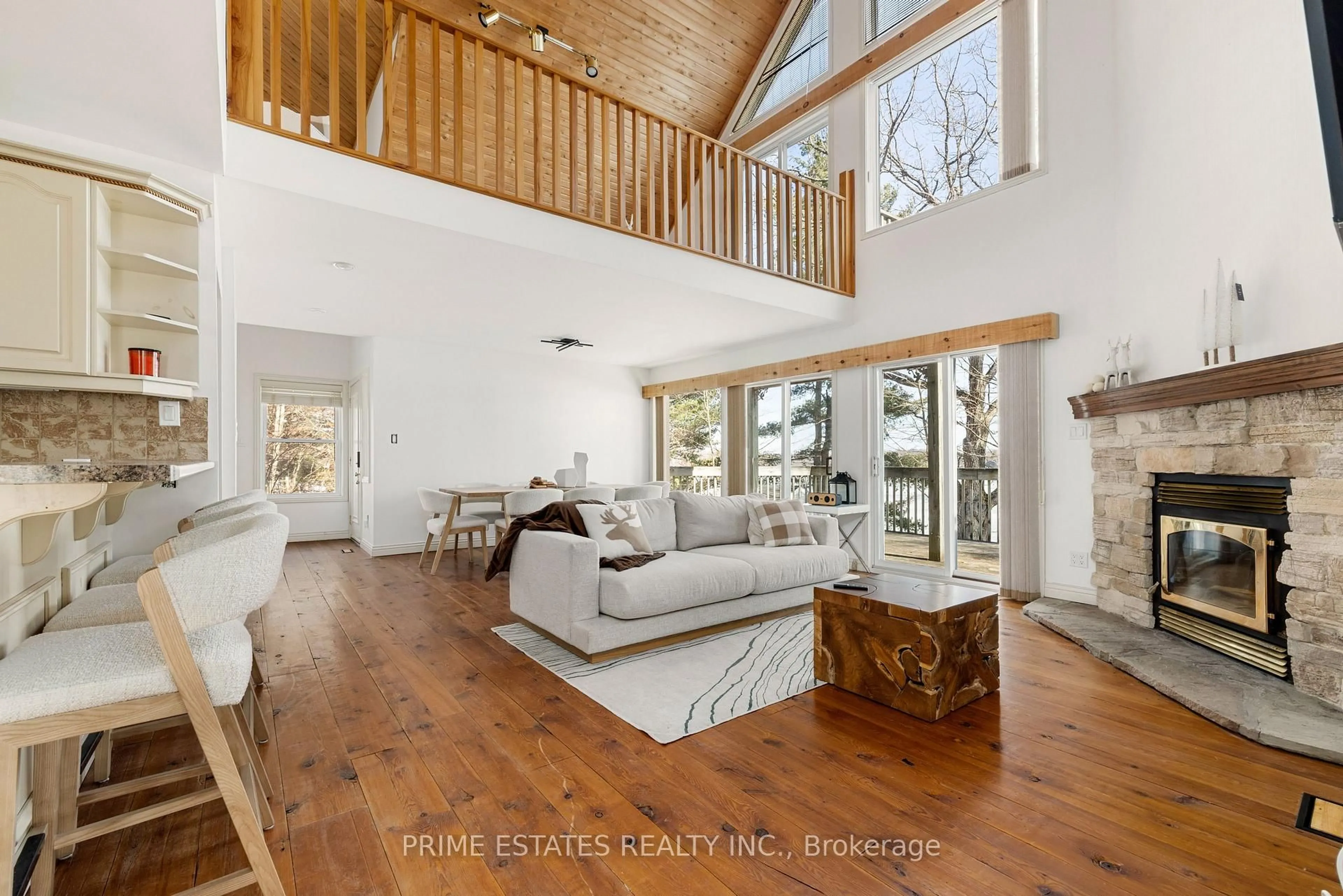 Living room with furniture, wood/laminate floor for 1070 WEST SHORE Lane, Godfrey Ontario K0H 1T0