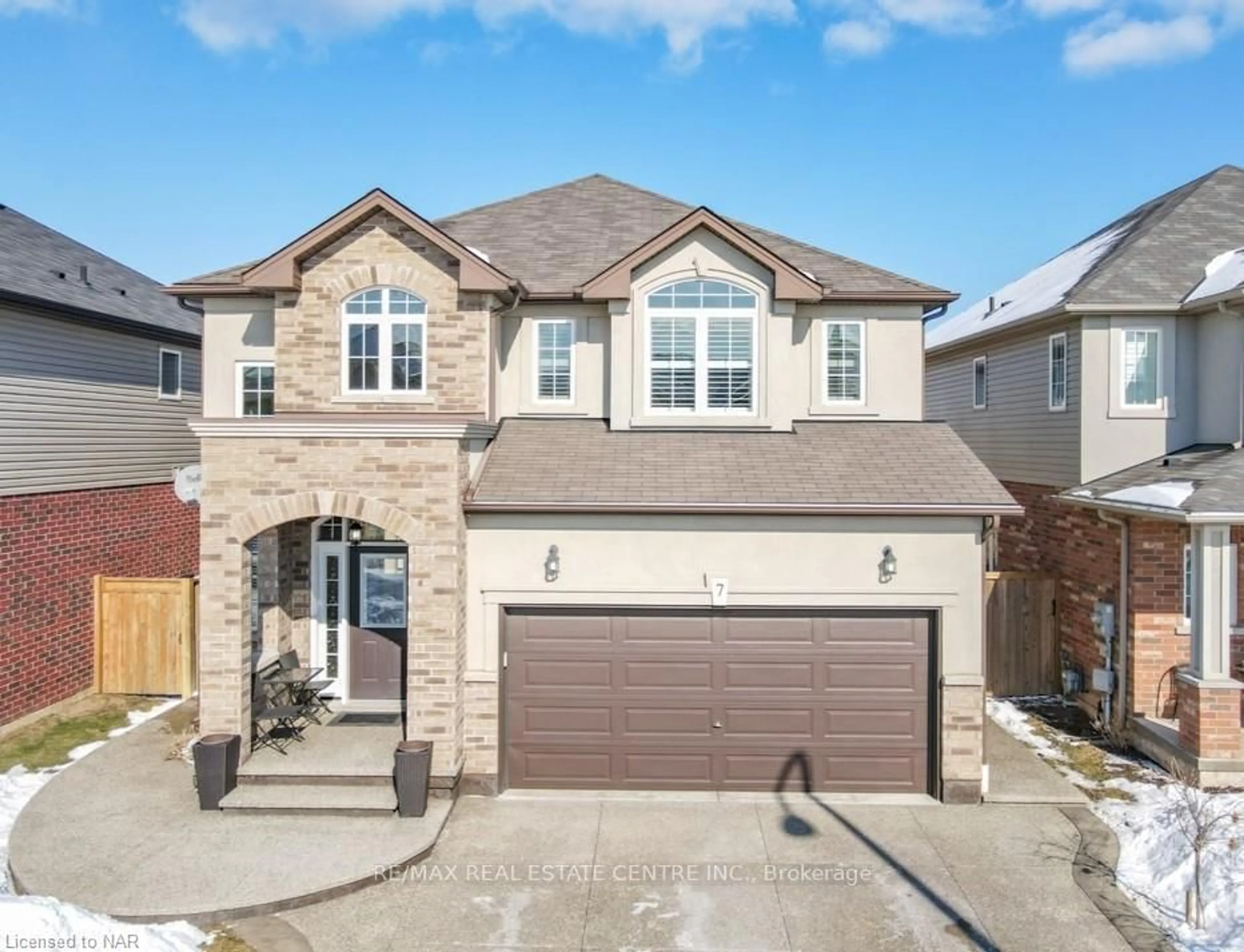 Unknown for 7 BIGGAR Cres, Grimsby Ontario L3M 0E5