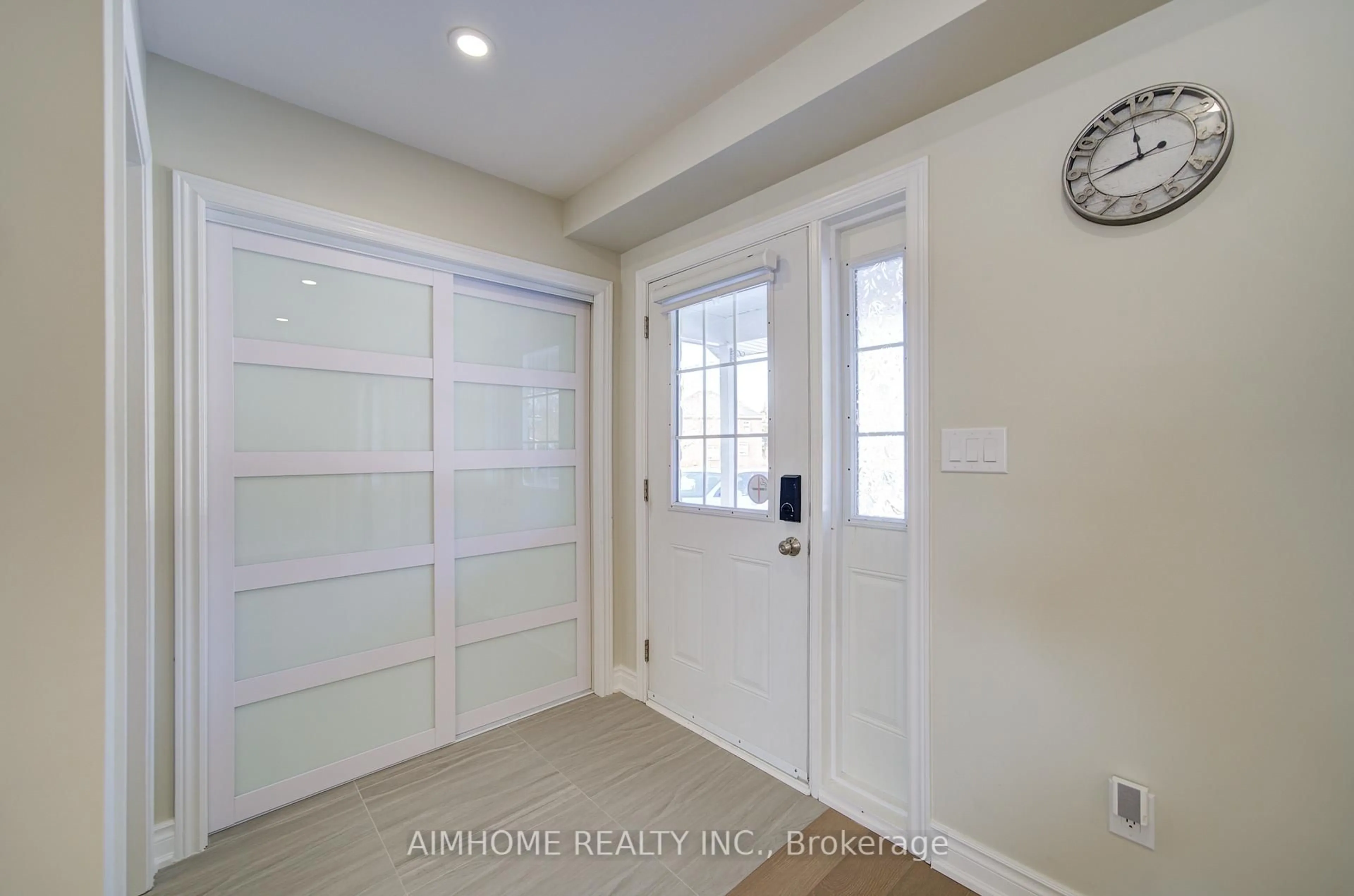 Indoor entryway for 36 Grand River Ave, Brantford Ontario N3T 4W7