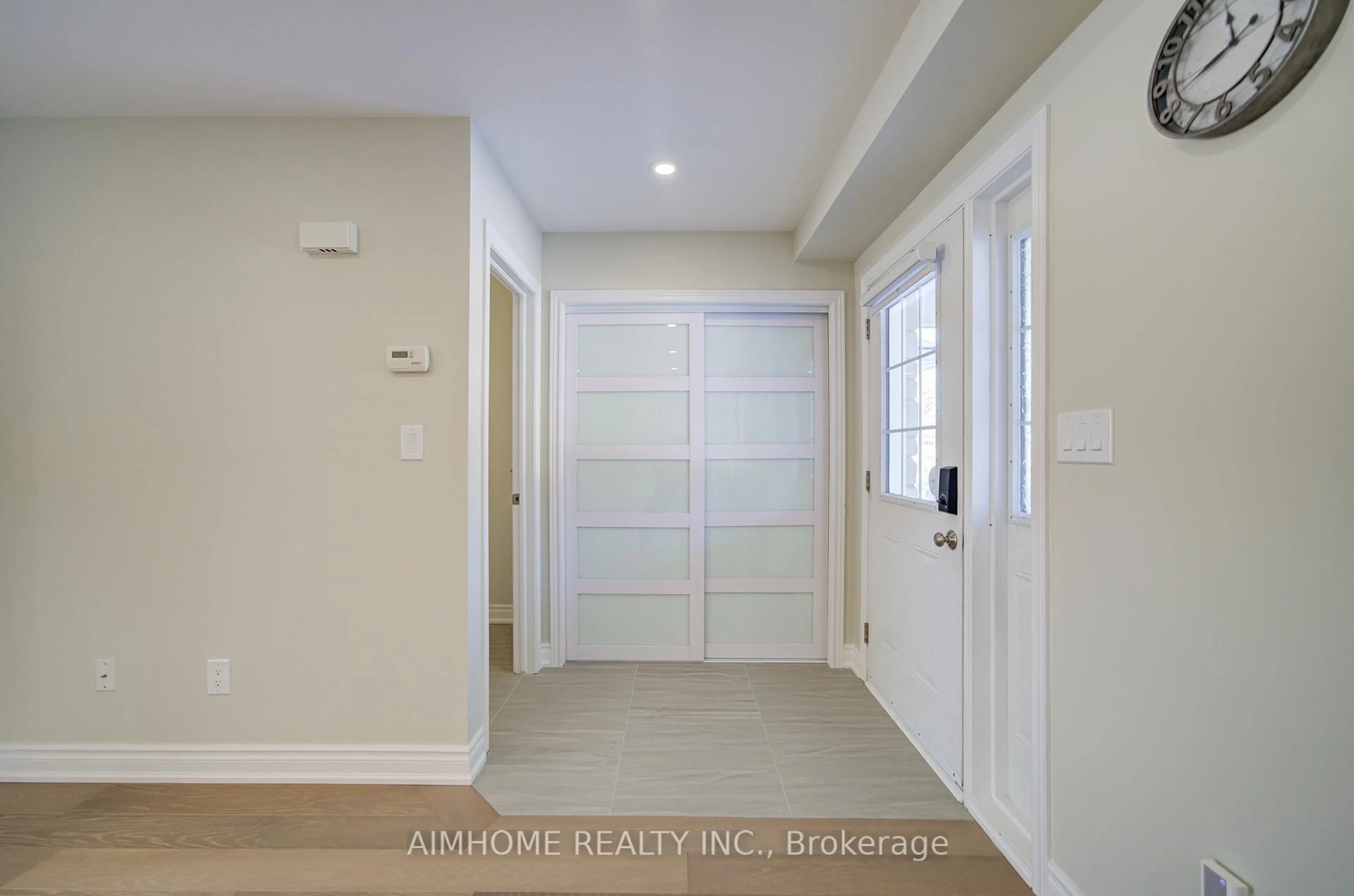 Indoor entryway for 36 Grand River Ave, Brantford Ontario N3T 4W7