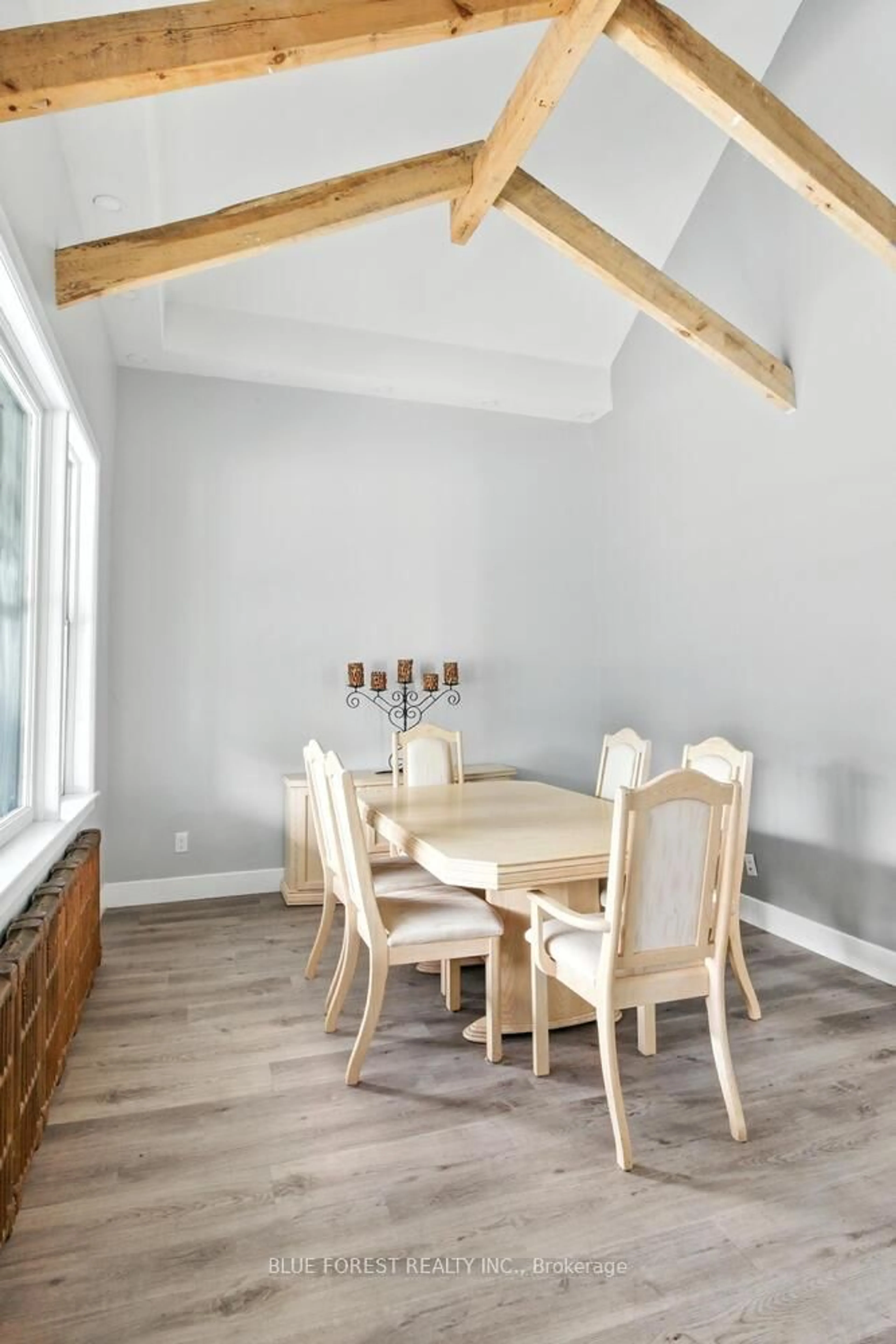 Dining room, wood/laminate floor for 358 Simcoe St, London East Ontario N6B 1J7