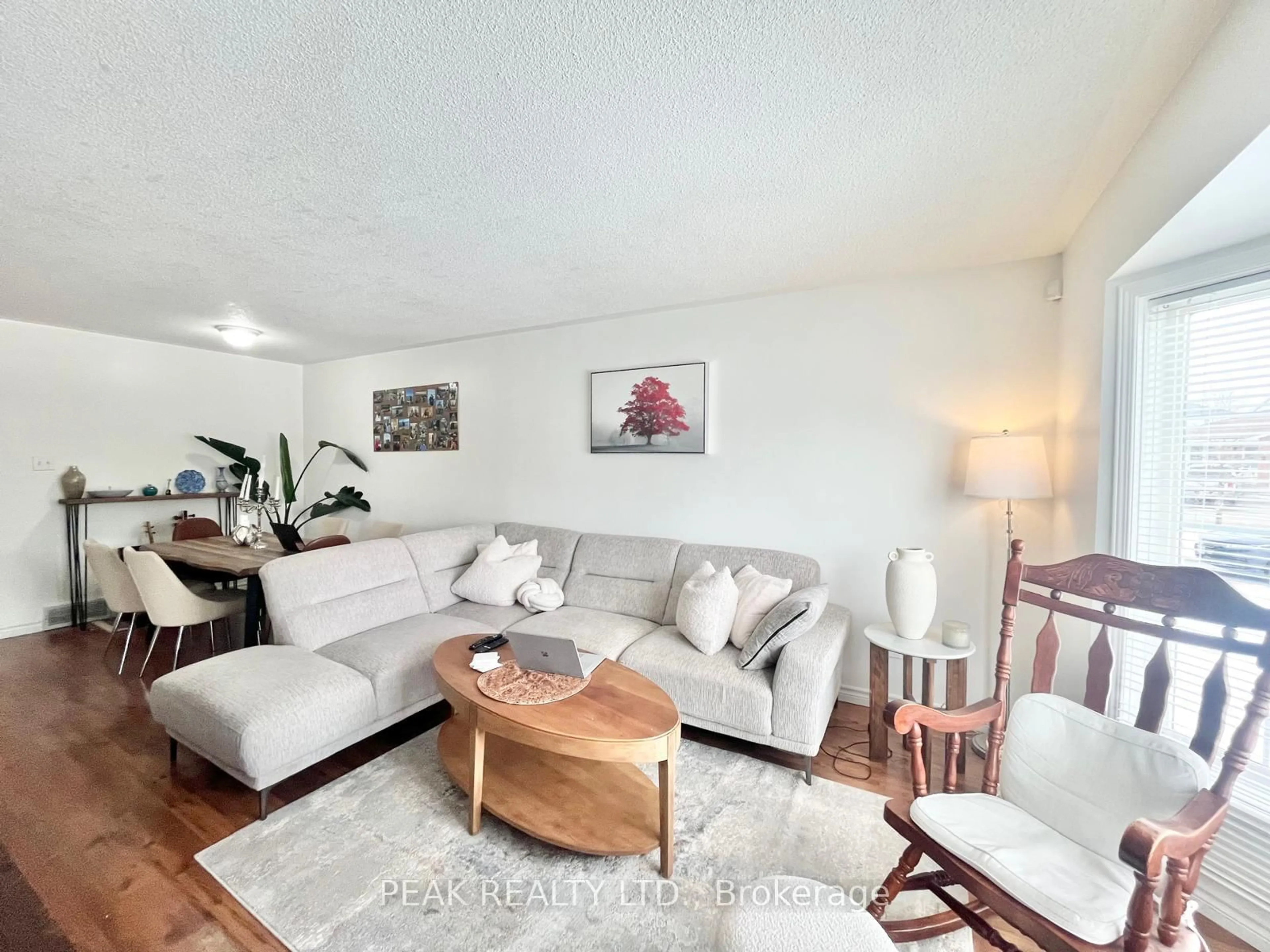 Living room with furniture, unknown for 338 Fleming Dr, London East Ontario N5V 4Y6