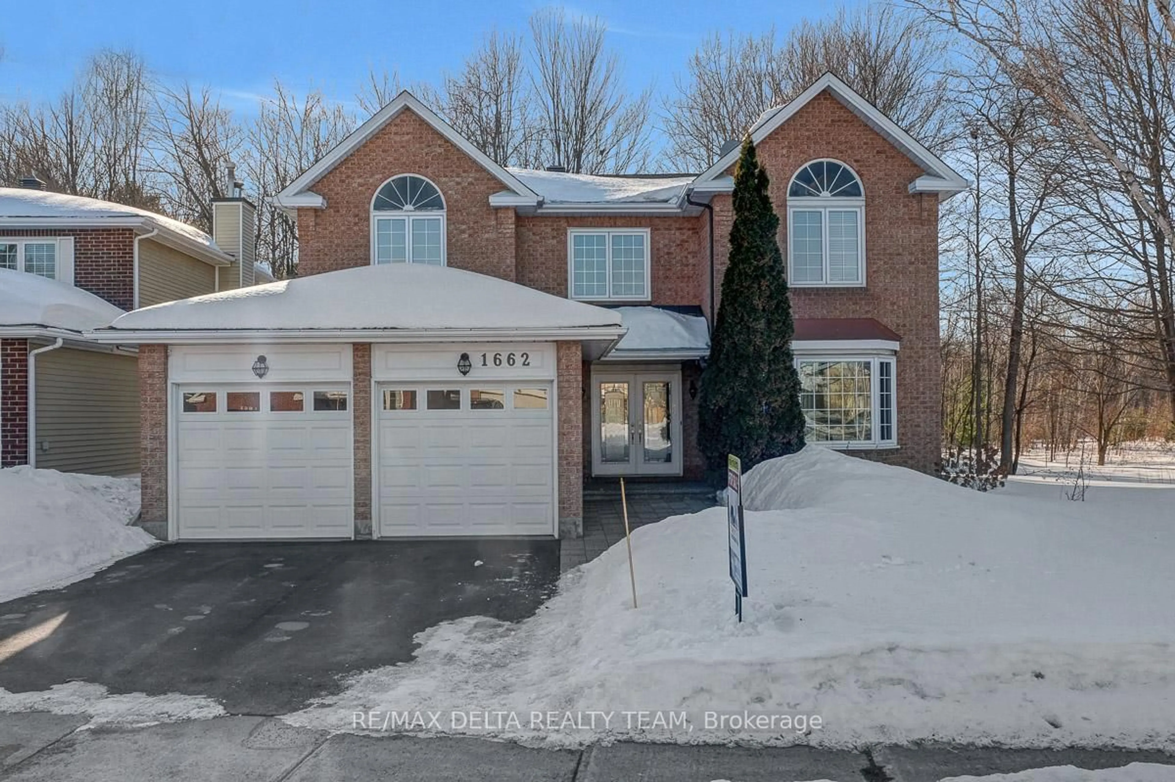 Home with brick exterior material, street for 1662 Hunters Run Dr, Orleans Ontario K1C 2H3