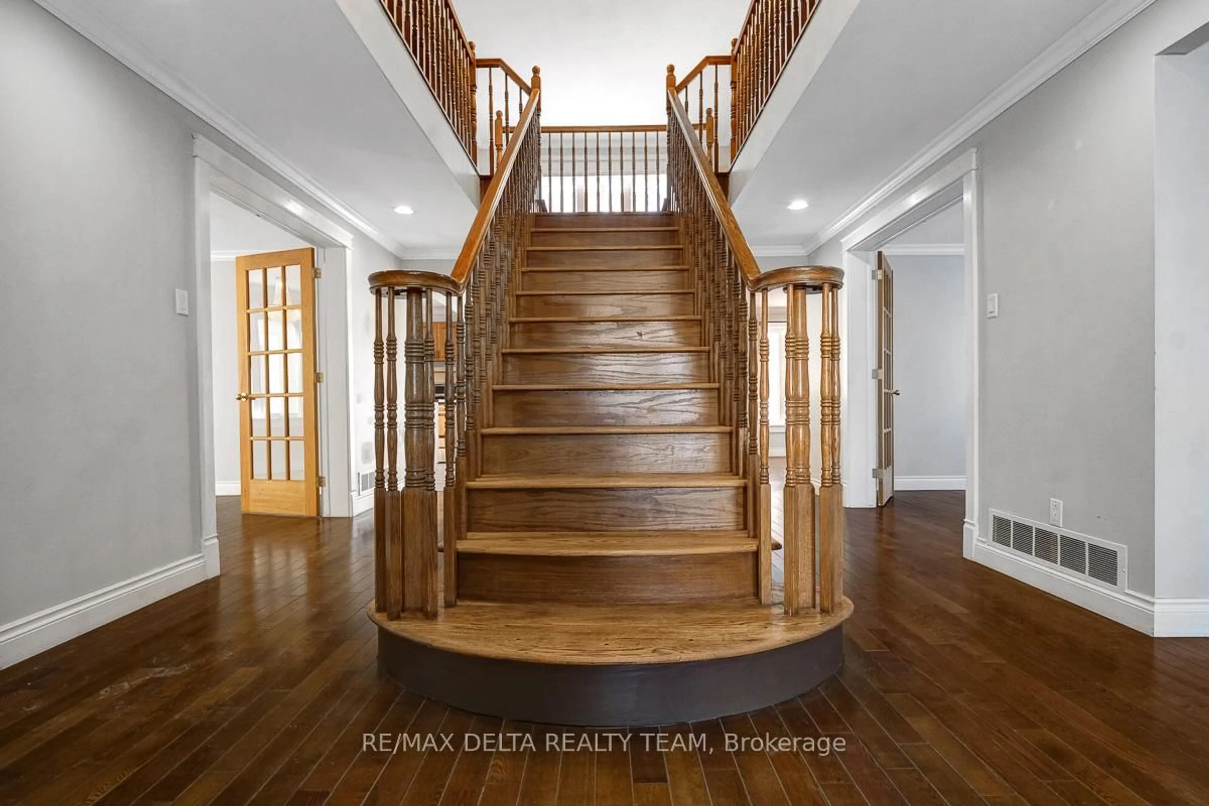 Unknown for 1662 Hunters Run Dr, Orleans Ontario K1C 2H3