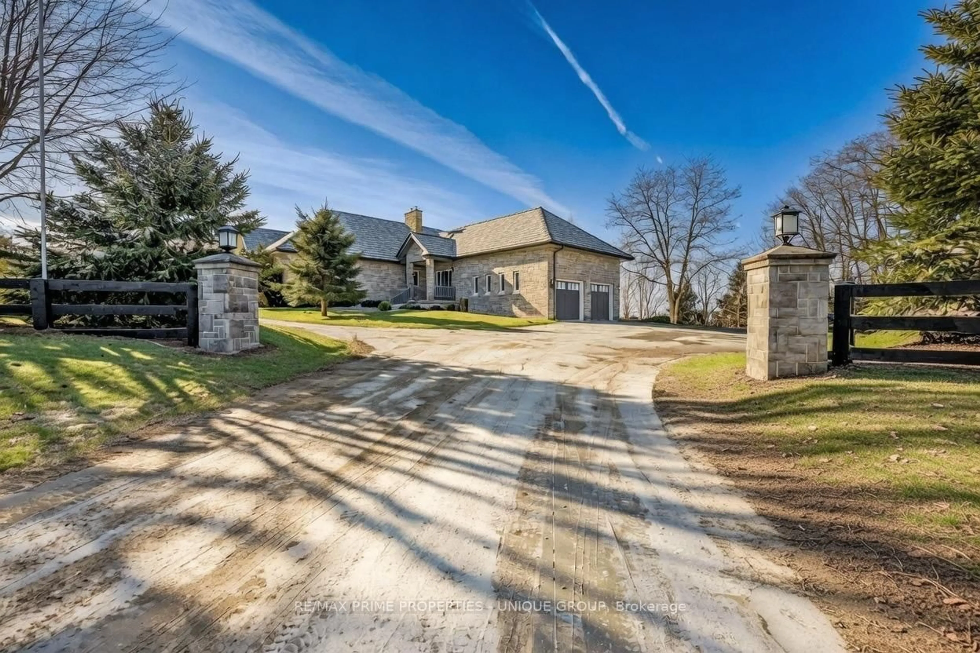 A pic from outside/outdoor area/front of a property/back of a property/a pic from drone, street for 34241 Coursey Line, Lucan Biddulph Ontario N0M 2J0