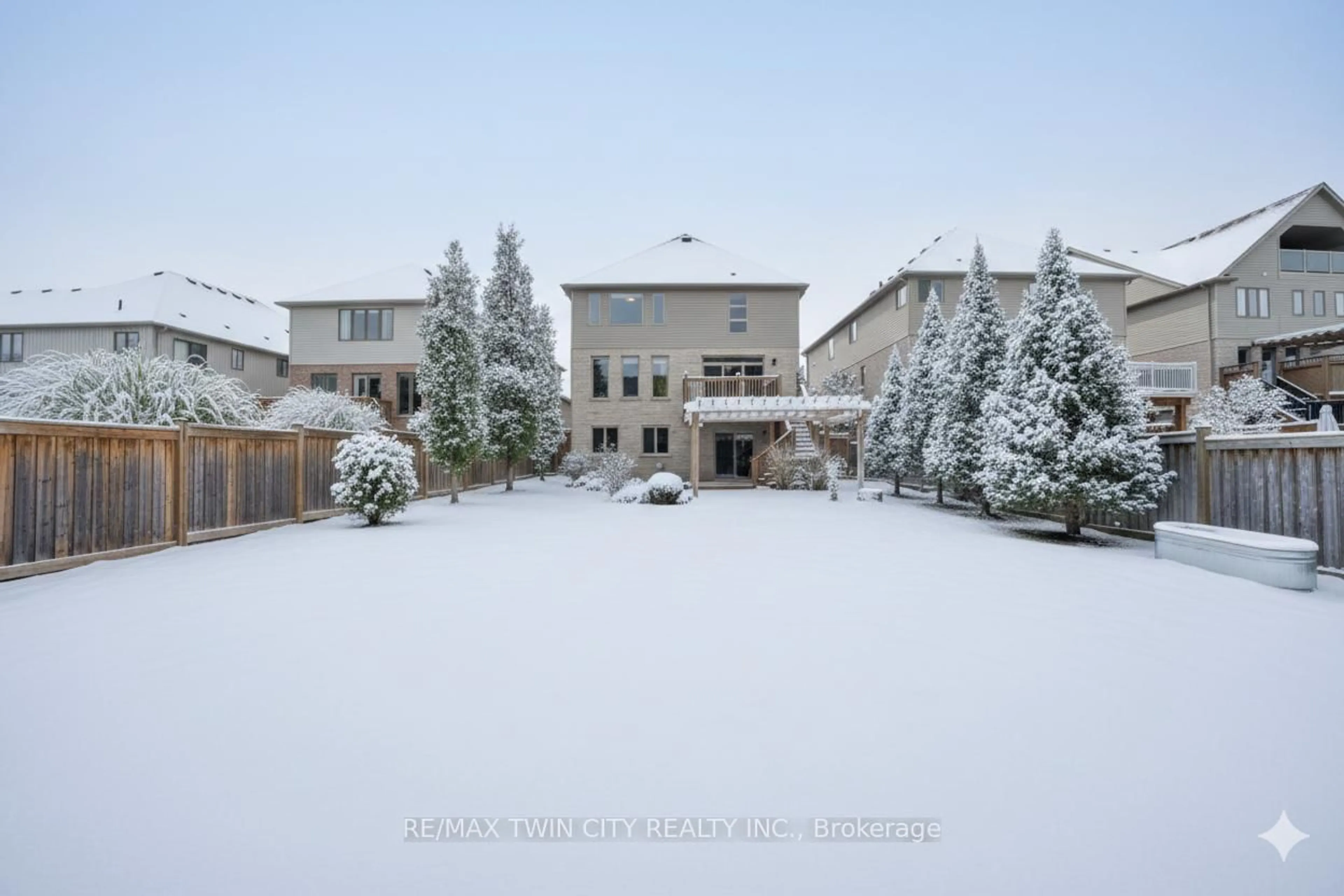 A pic from outside/outdoor area/front of a property/back of a property/a pic from drone, mountain view for 46 Deer Creek St, Kitchener Ontario N2A 0G6