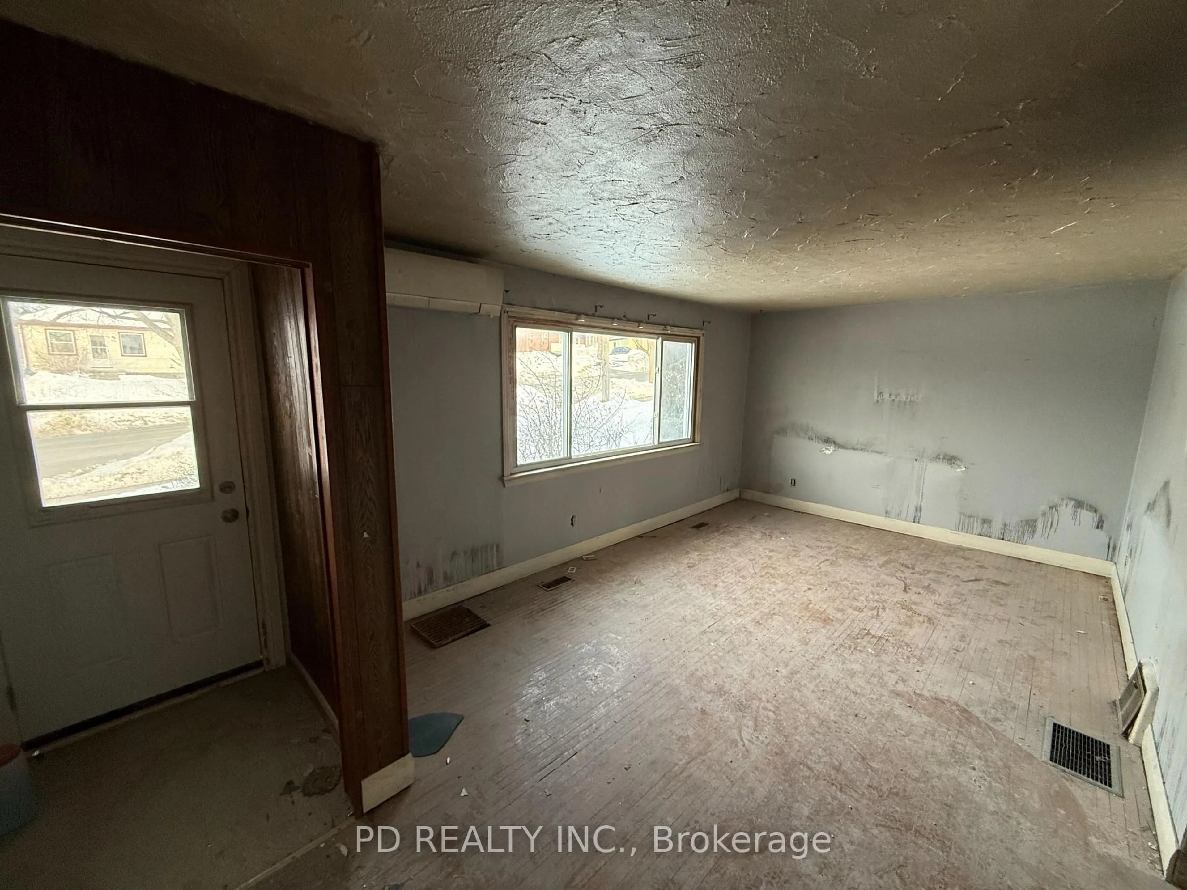A pic of a room for 1028 Western Ave, Peterborough Ontario K9J 5W4