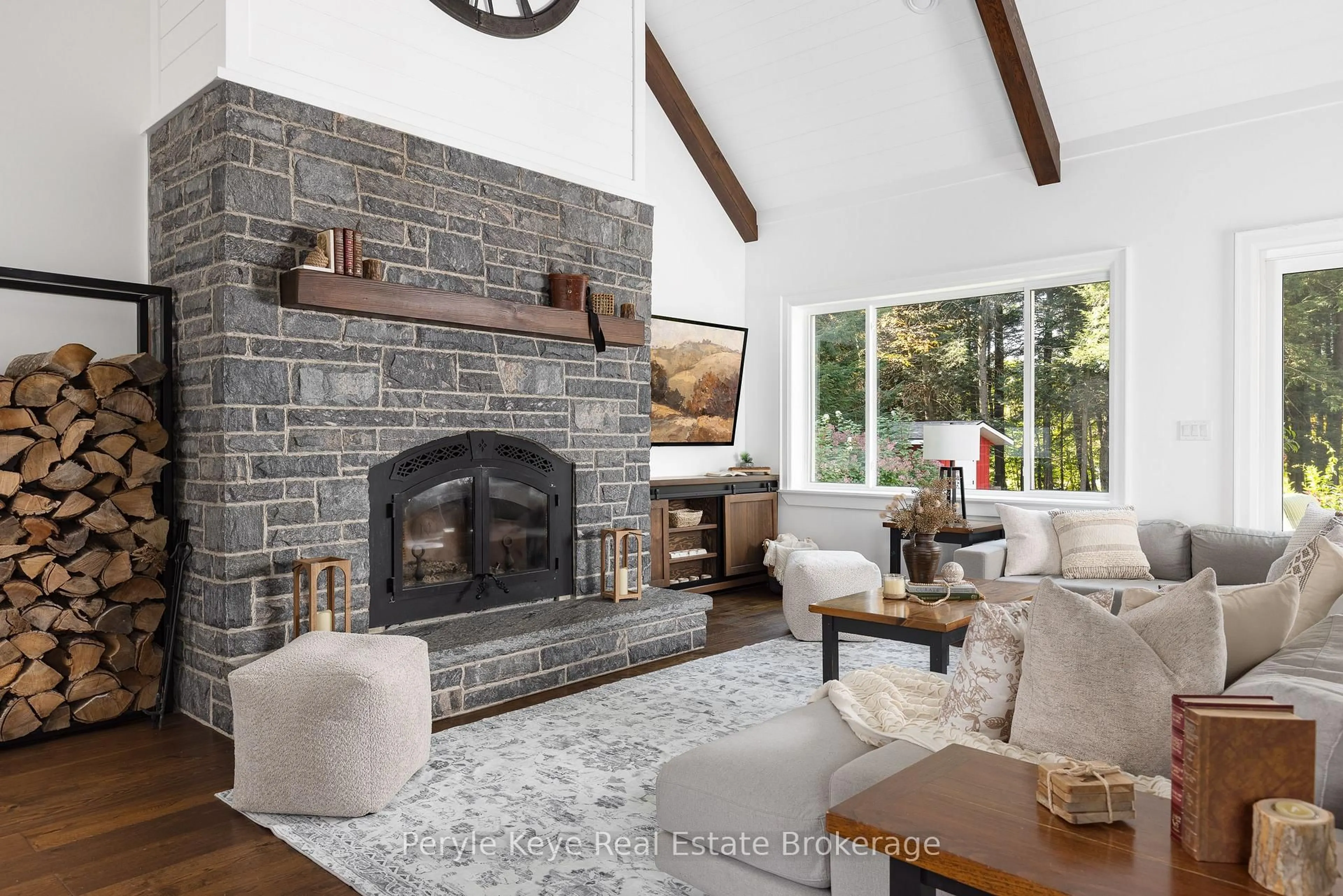 Living room with furniture, unknown for 1100 Xavier St, Gravenhurst Ontario P0E 1G0