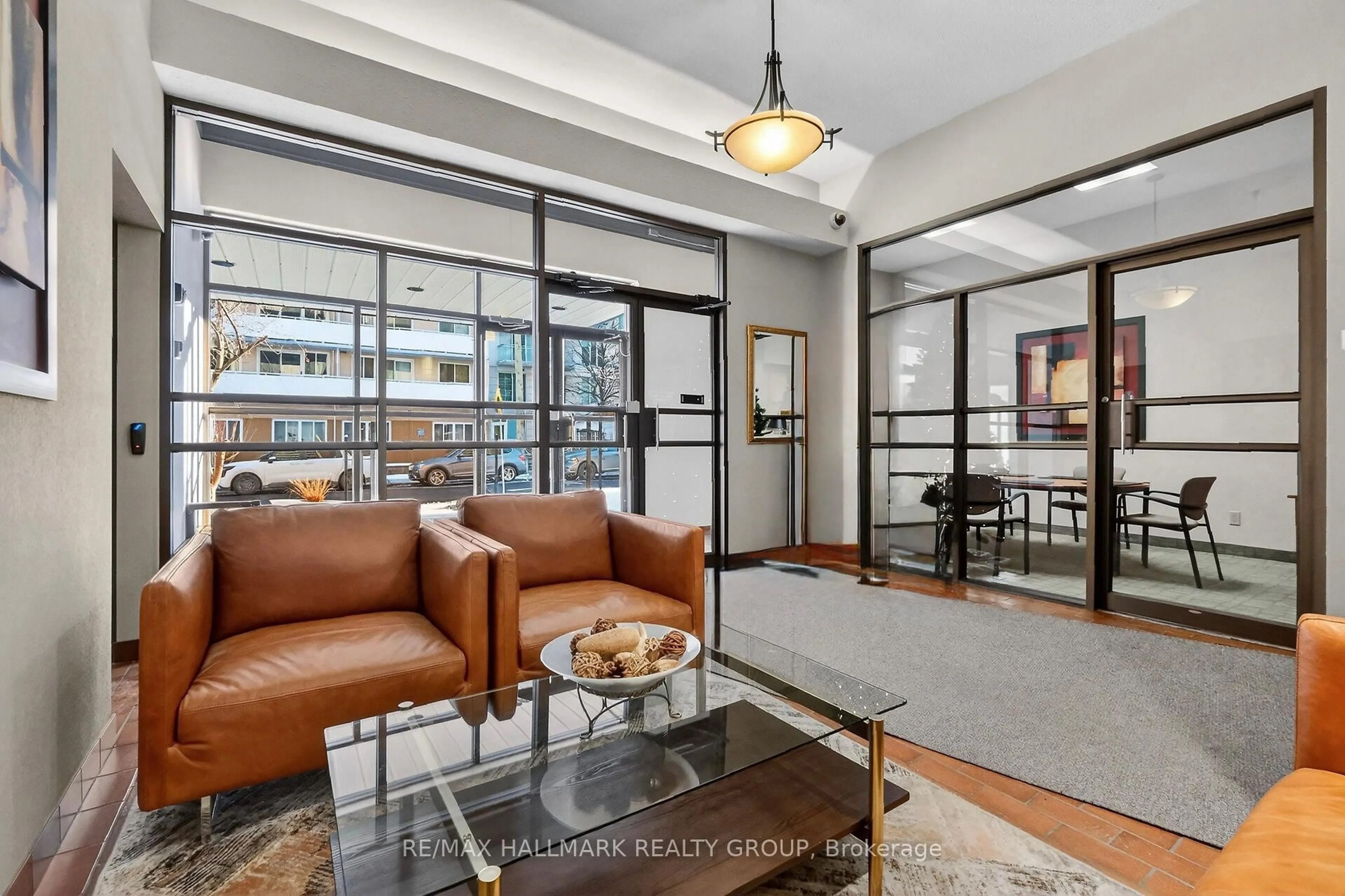 Unknown for 141 Somerset St #705, Ottawa Ontario K2P 2H1