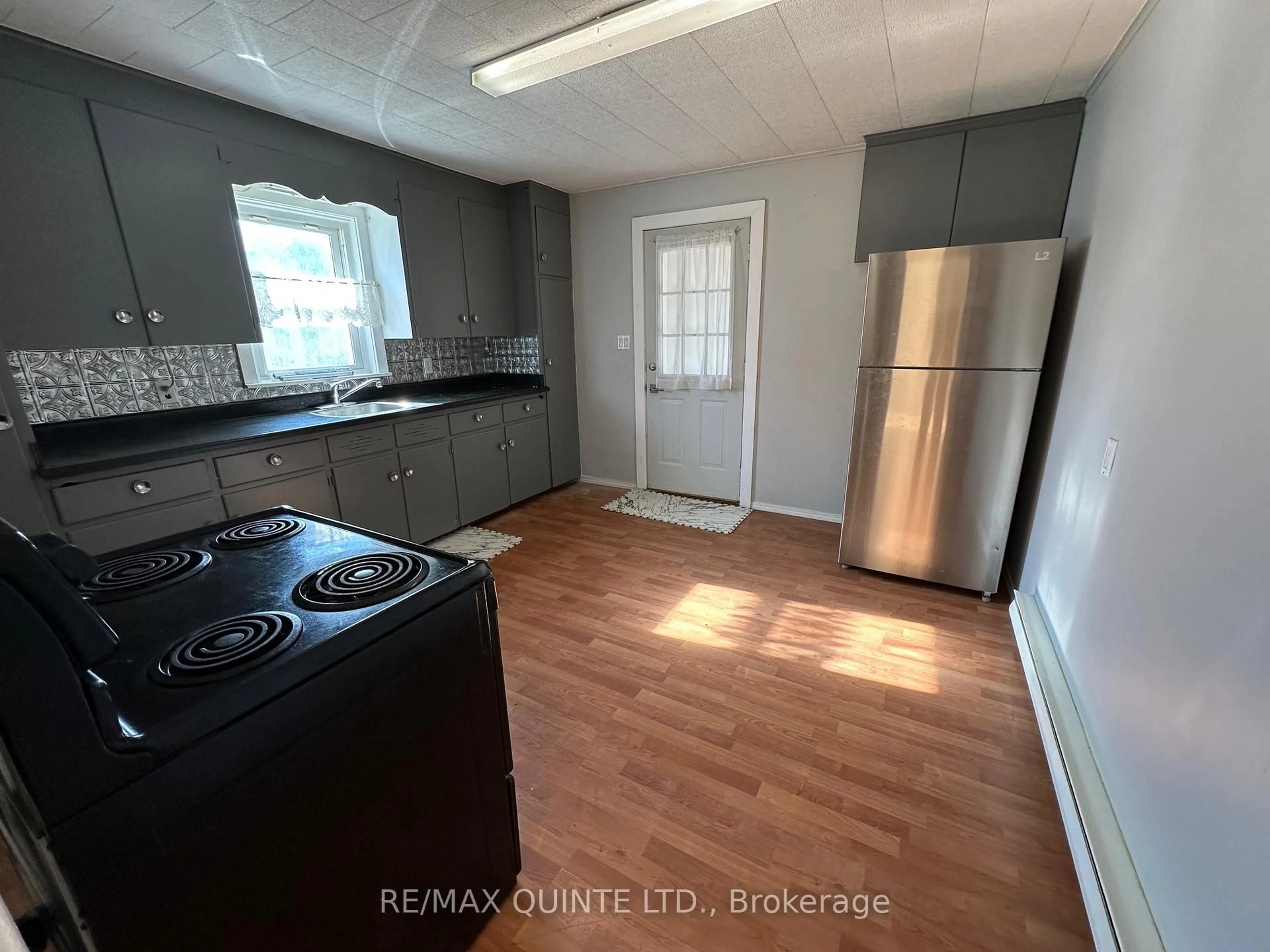 Standard kitchen, unknown for 8 Butler St, Brighton Ontario K0K 1H0