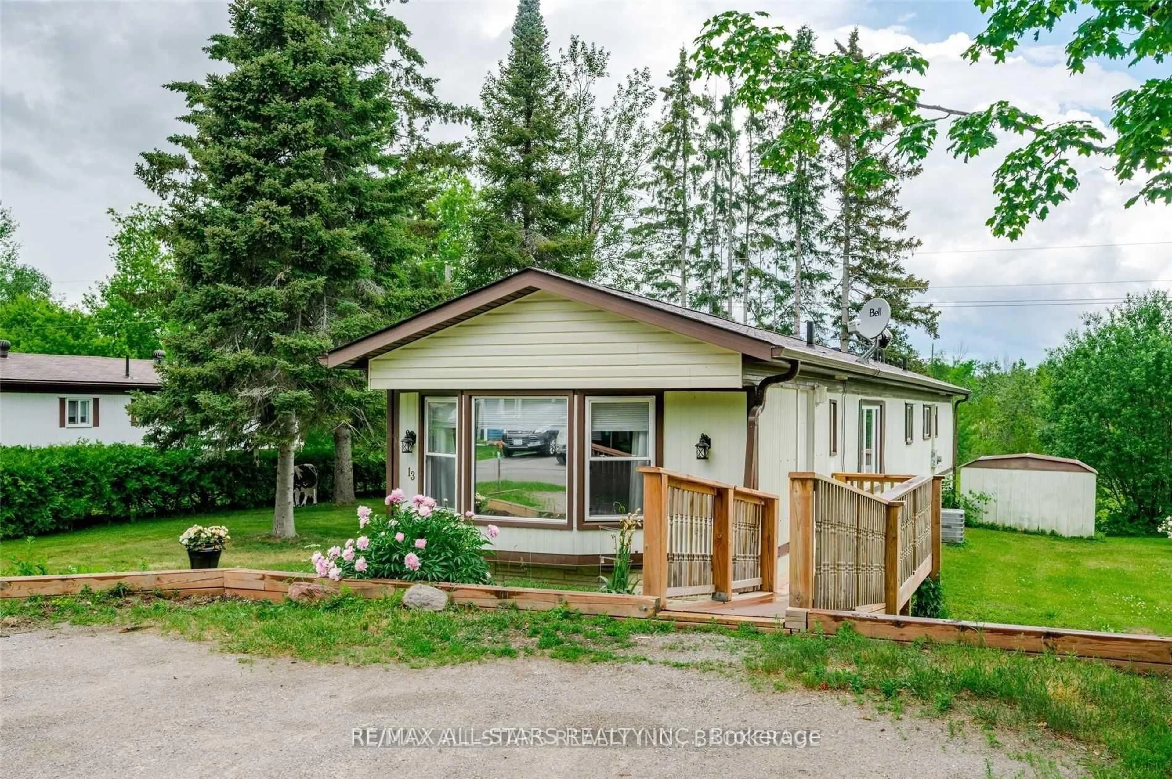 Home with vinyl exterior material, unknown for 13 Fenelon Way, Kawartha Lakes Ontario K9V 0H9
