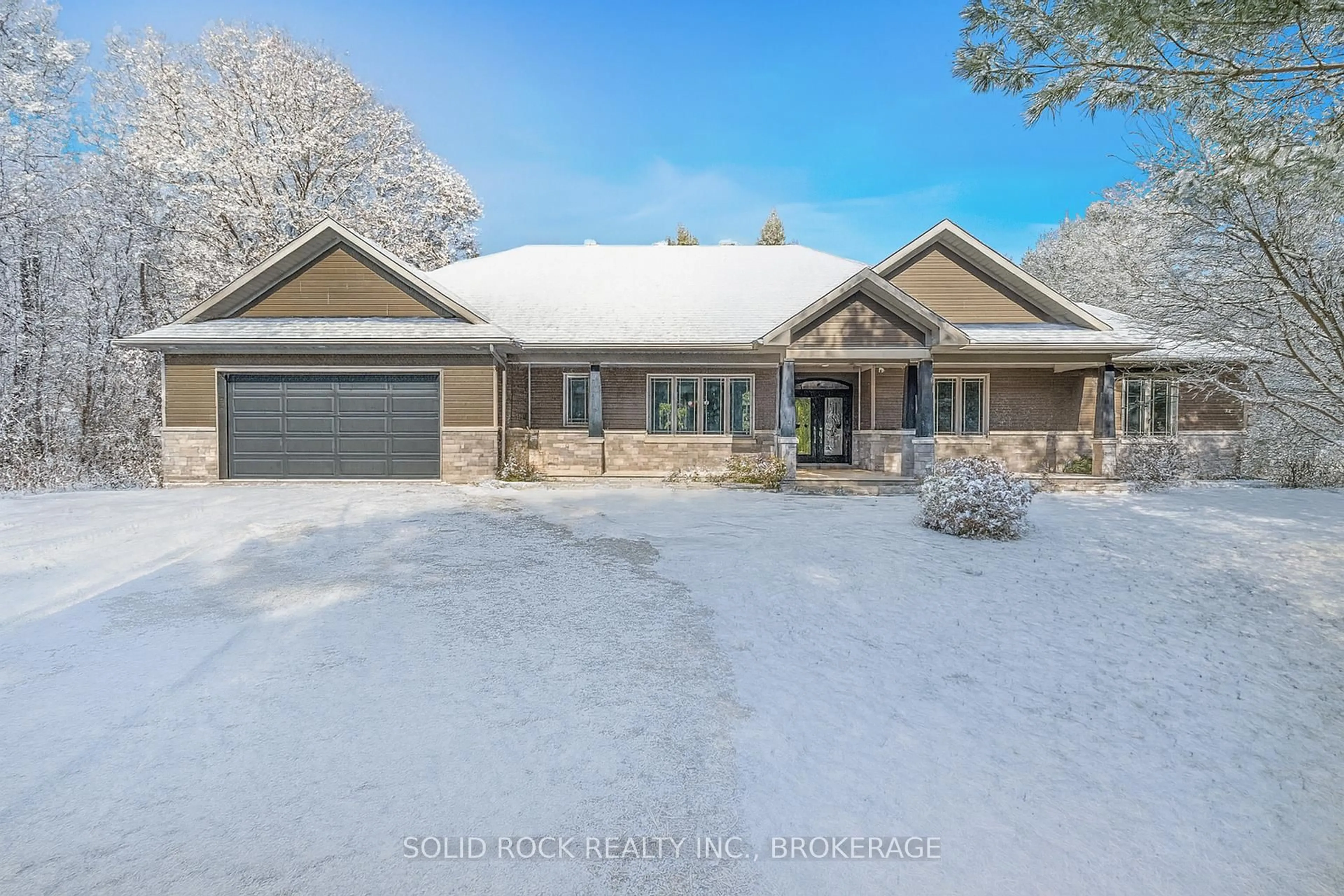 A pic from outside/outdoor area/front of a property/back of a property/a pic from drone, street for 132 Western Ave, Smiths Falls Ontario K7A 4S4