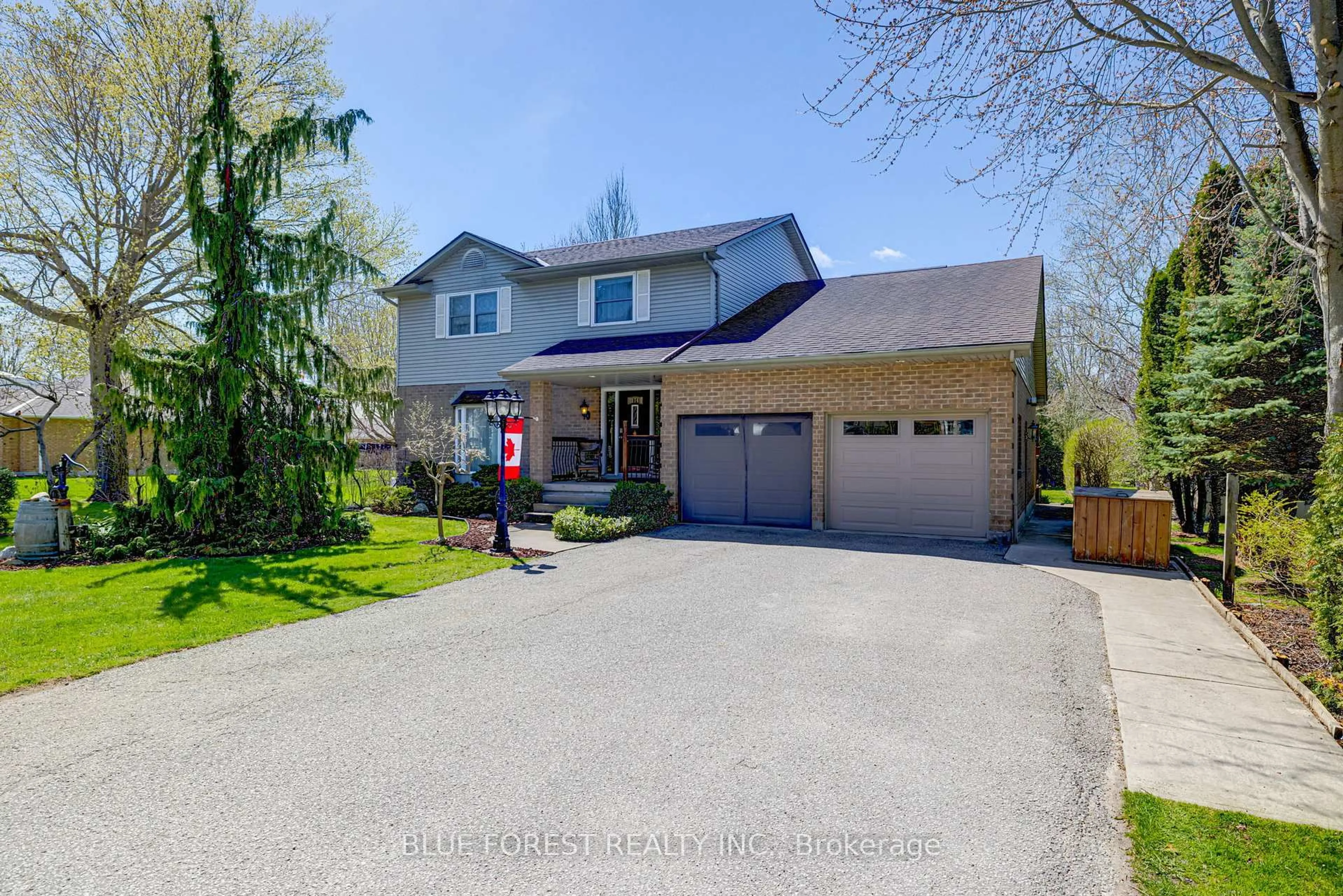 A pic from outside/outdoor area/front of a property/back of a property/a pic from drone, street for 174 McArthur St, Dutton/Dunwich Ontario N0L 1J0