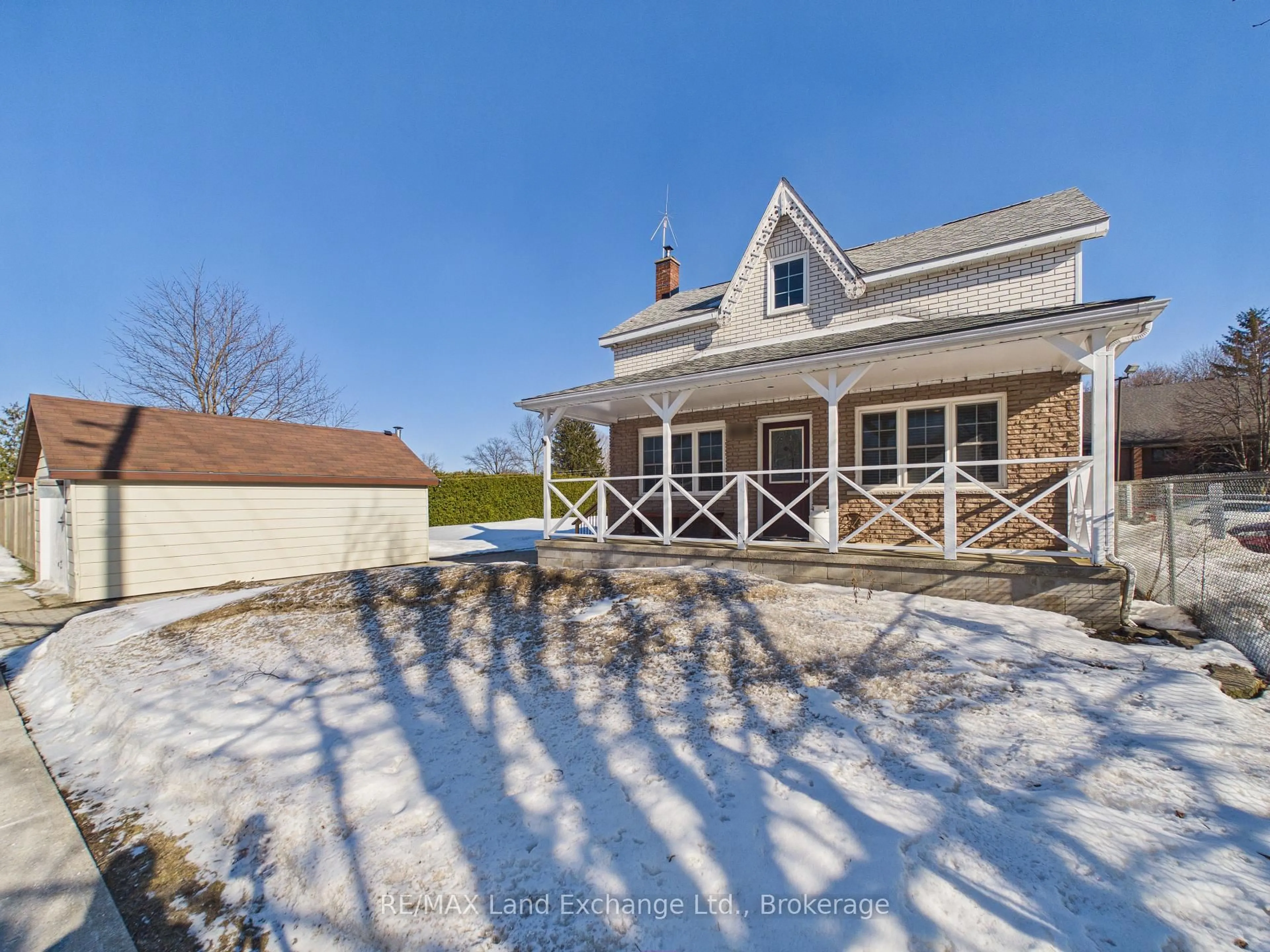 A pic from outside/outdoor area/front of a property/back of a property/a pic from drone, street for 929 Huron Terr, Kincardine Ontario N2Z 2Y1