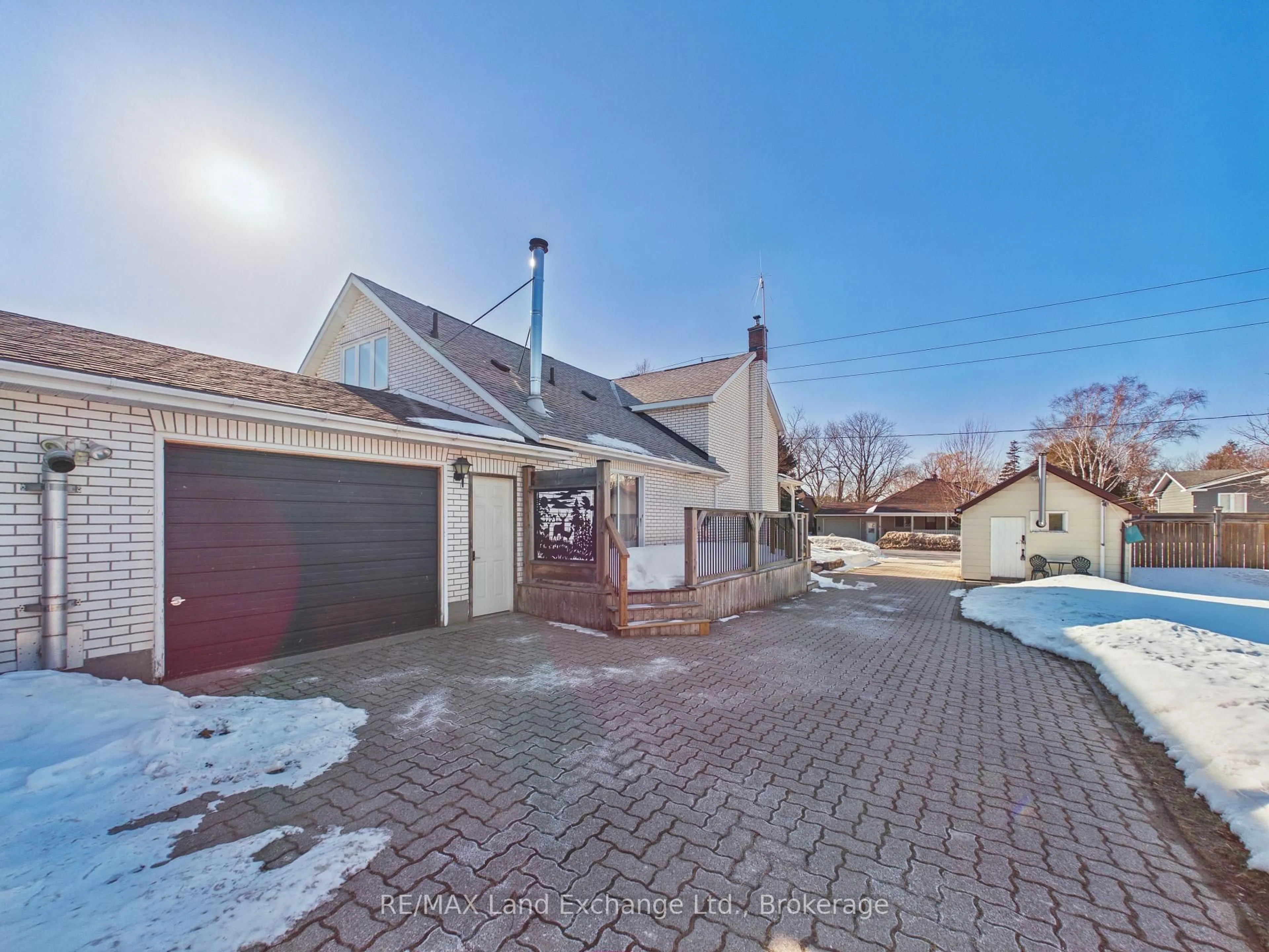 A pic from outside/outdoor area/front of a property/back of a property/a pic from drone, street for 929 Huron Terr, Kincardine Ontario N2Z 2Y1